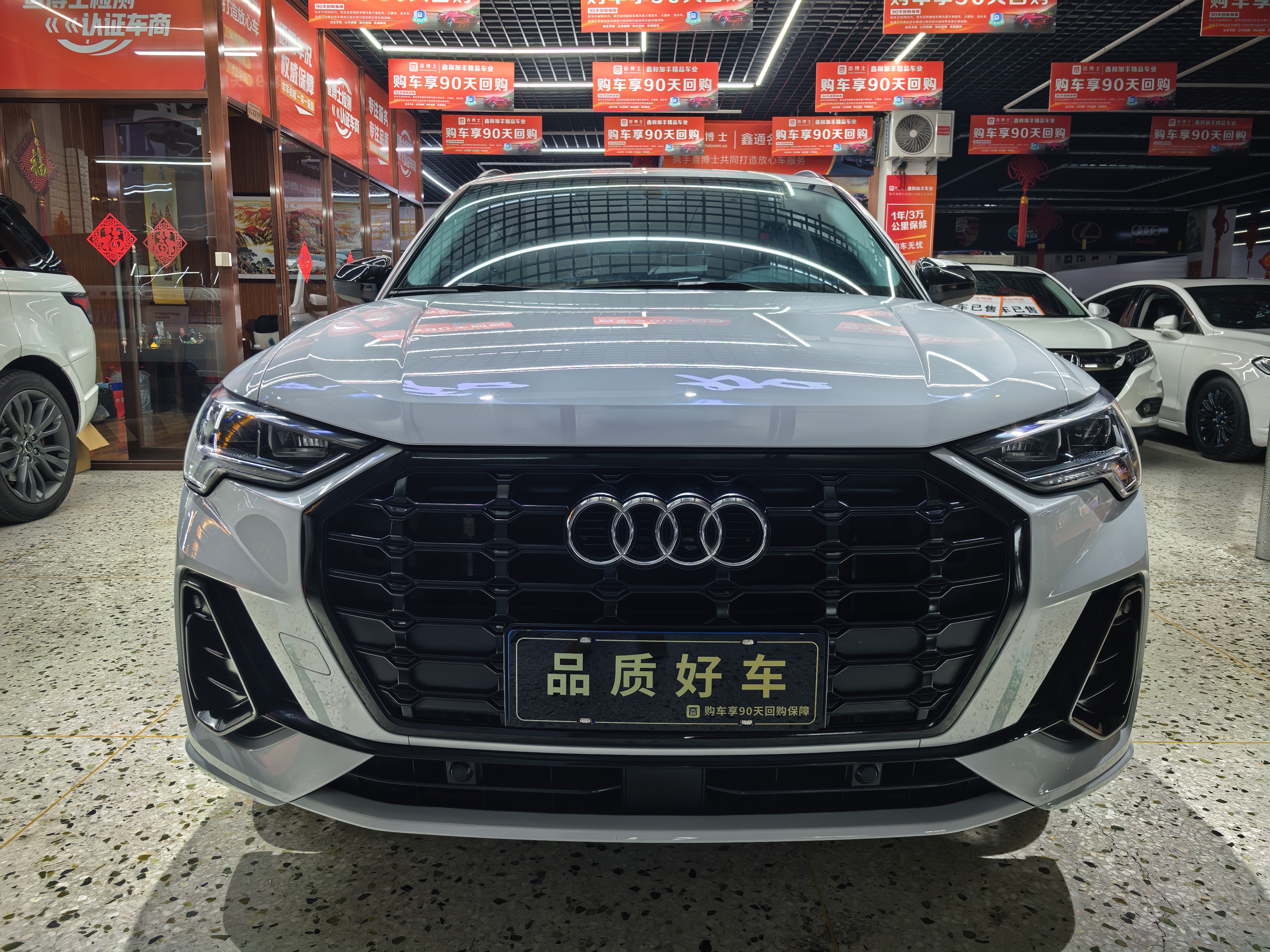 Audi Q3 2023 car image #2