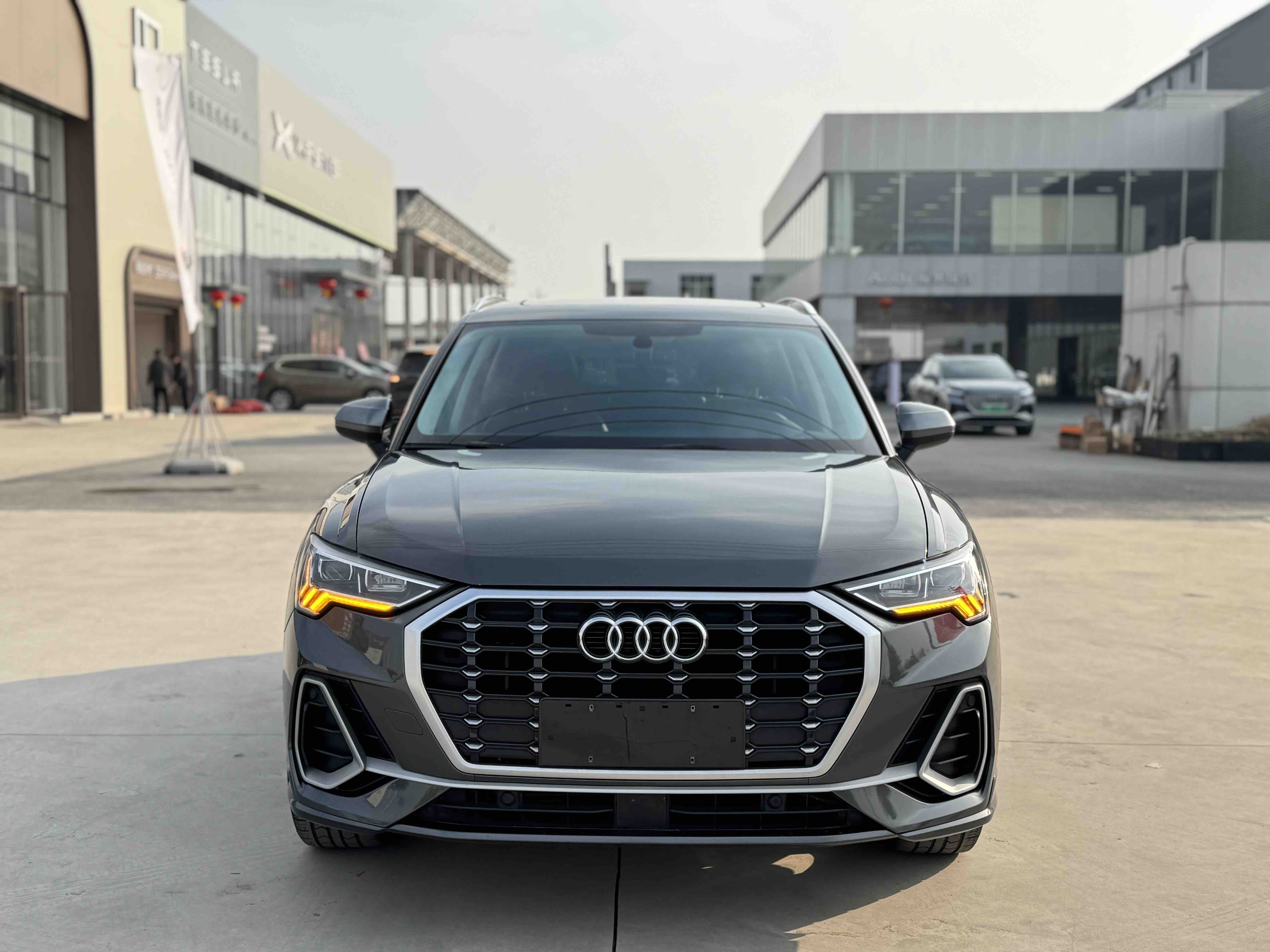 Audi Q3 2023 car image #2