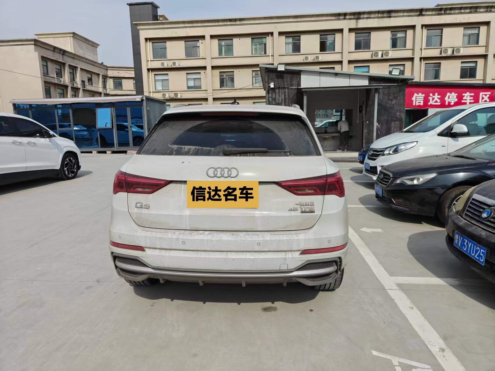 Audi Q3 2022 car image #2