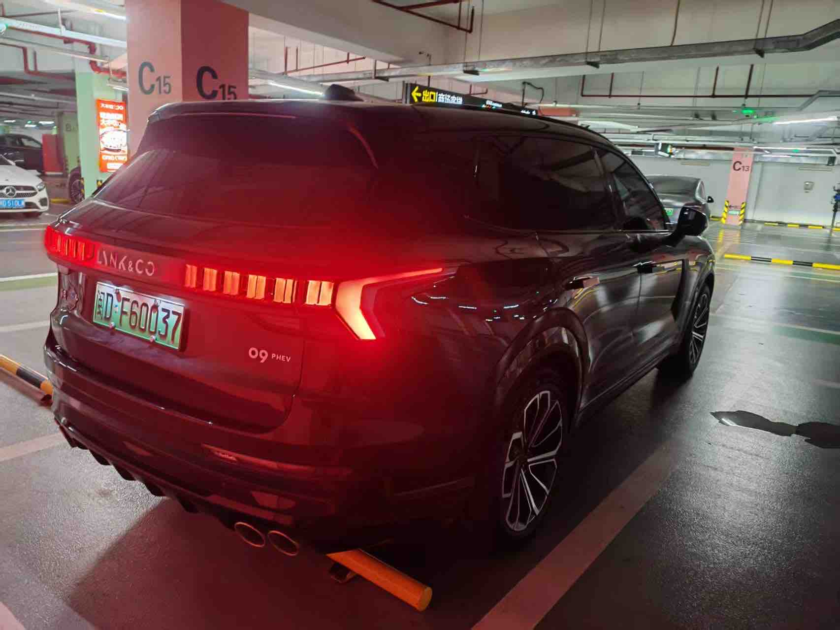 Lynk & Co 09 EM-P 2022 #2 Lynk & Co 09 EM-P 2022 car image #2