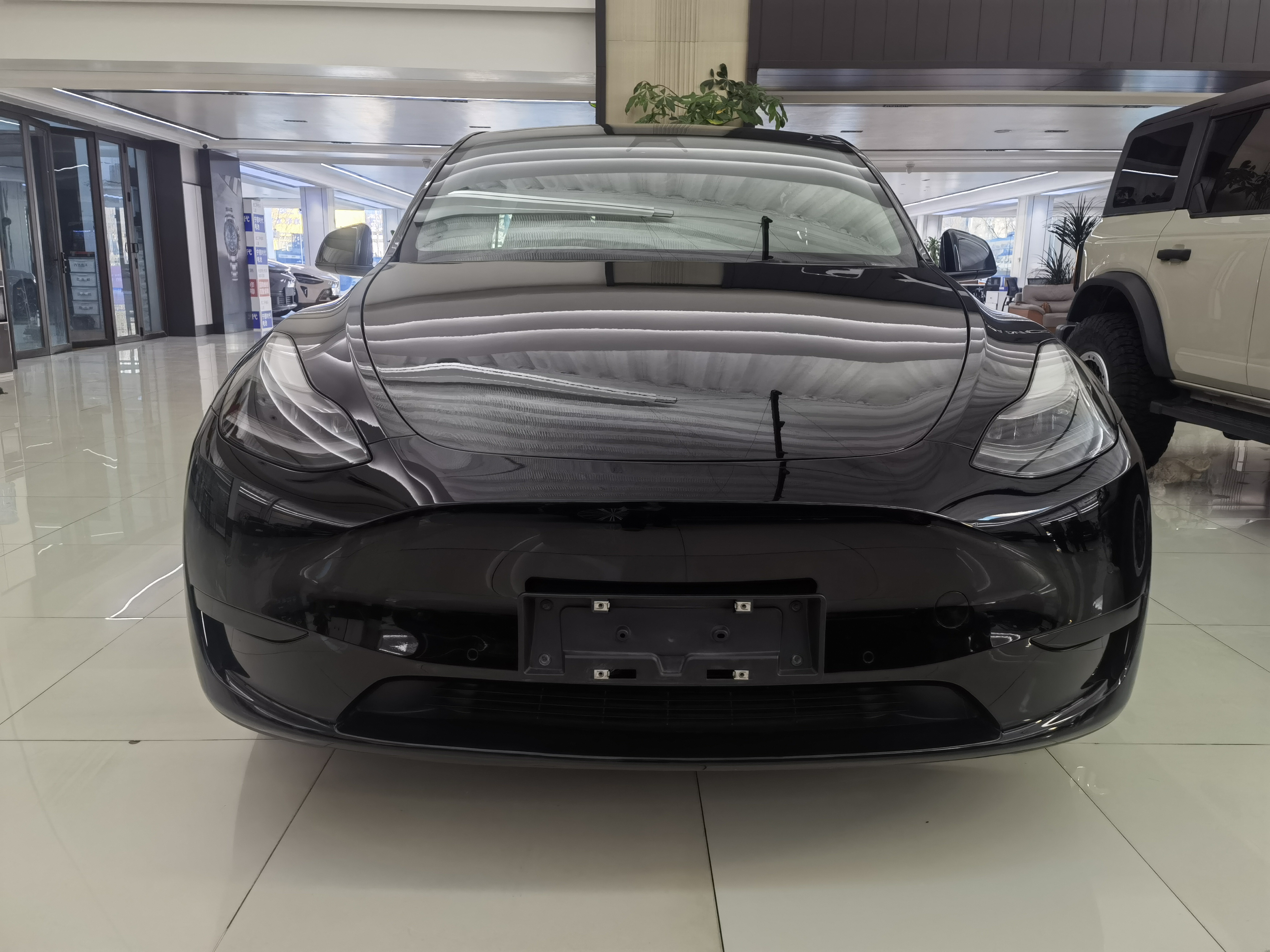 Tesla Model Y 2022 car image #2