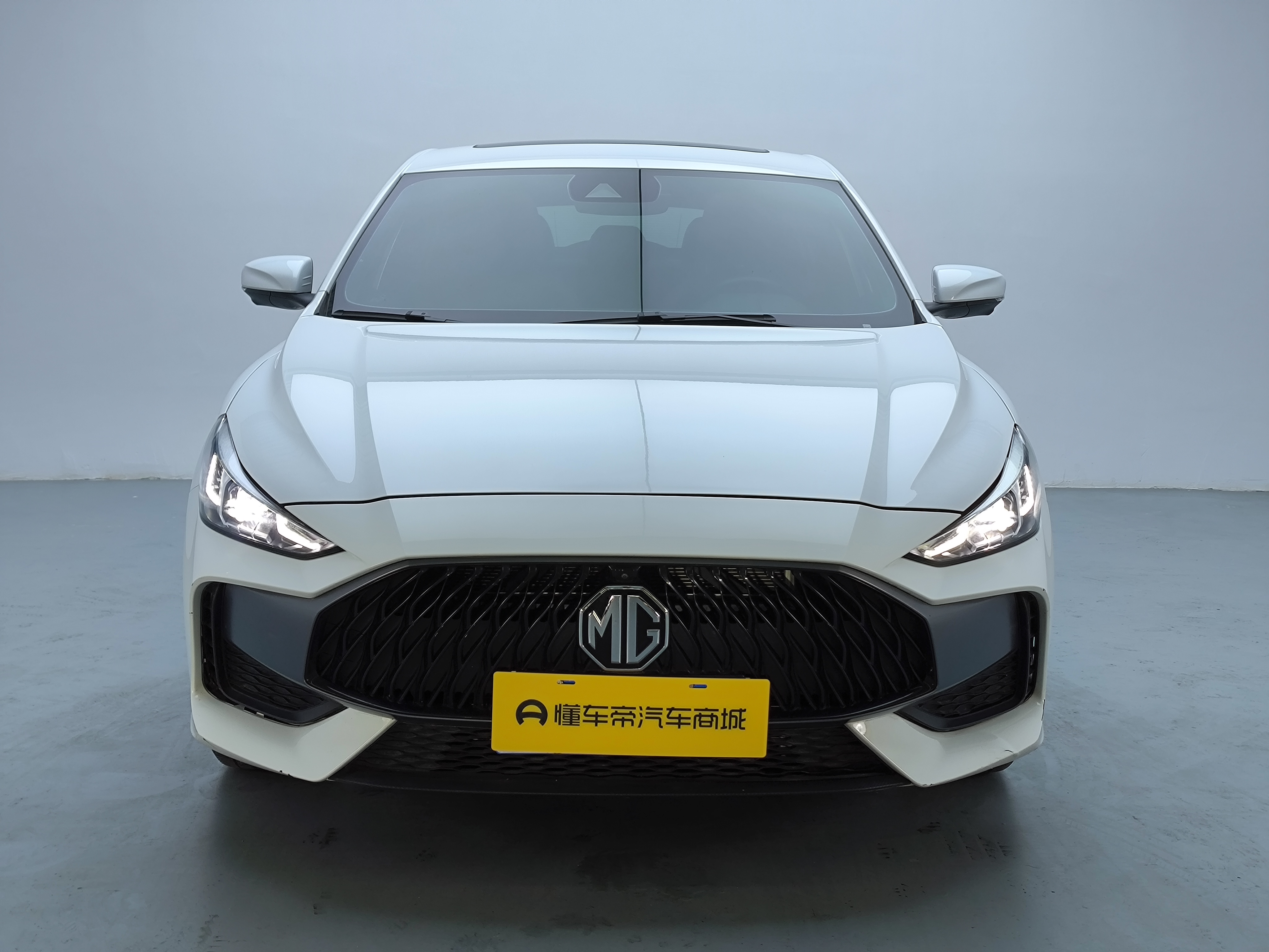 5 2022 immagine di auto #2