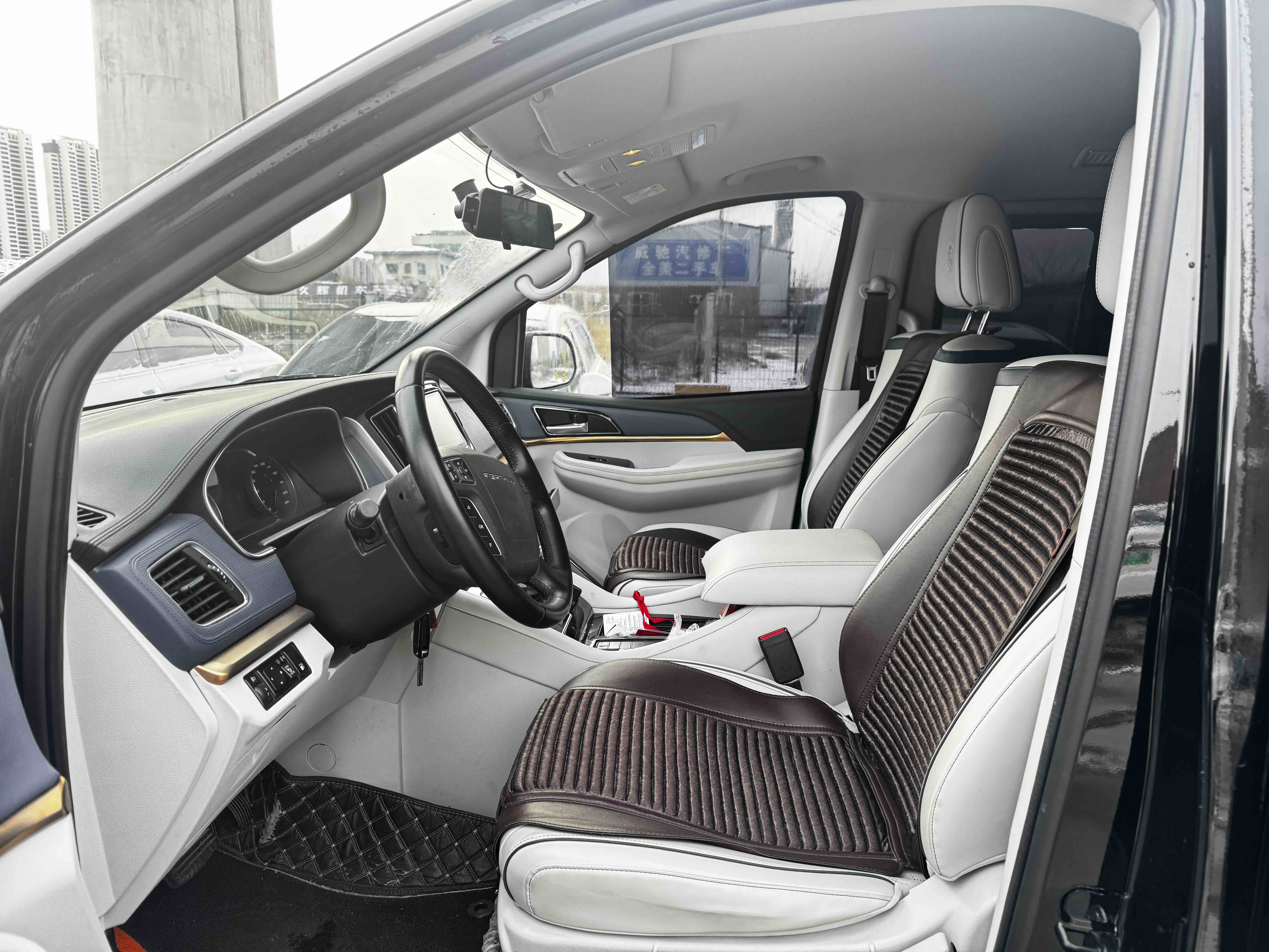 Forthing M7 2023 image de voiture #2