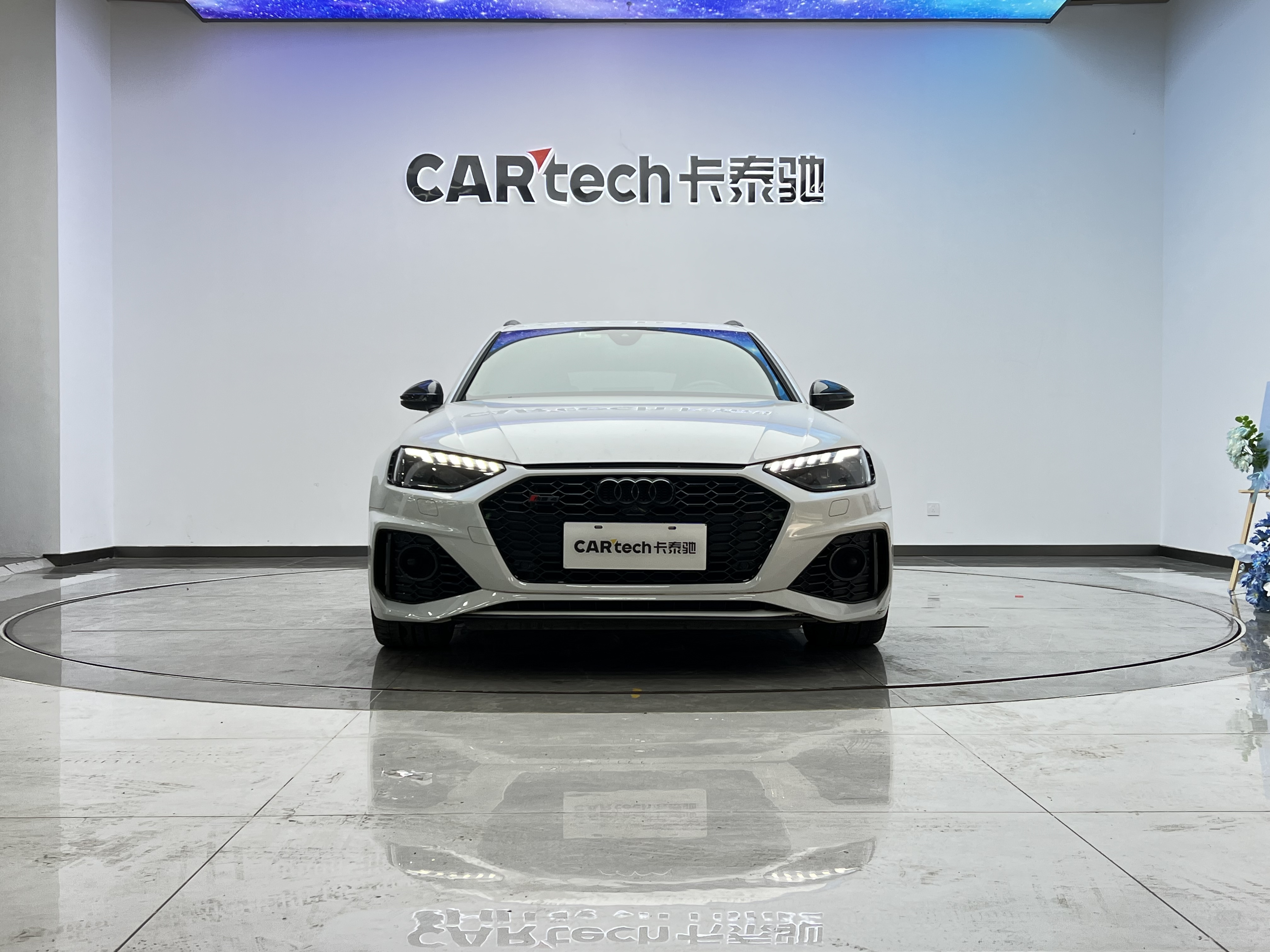 Audi RS 4 2022 car image #2