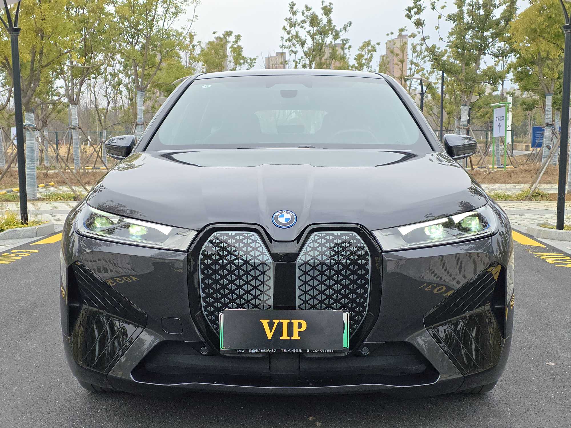 BMW iX 2022 car image #2