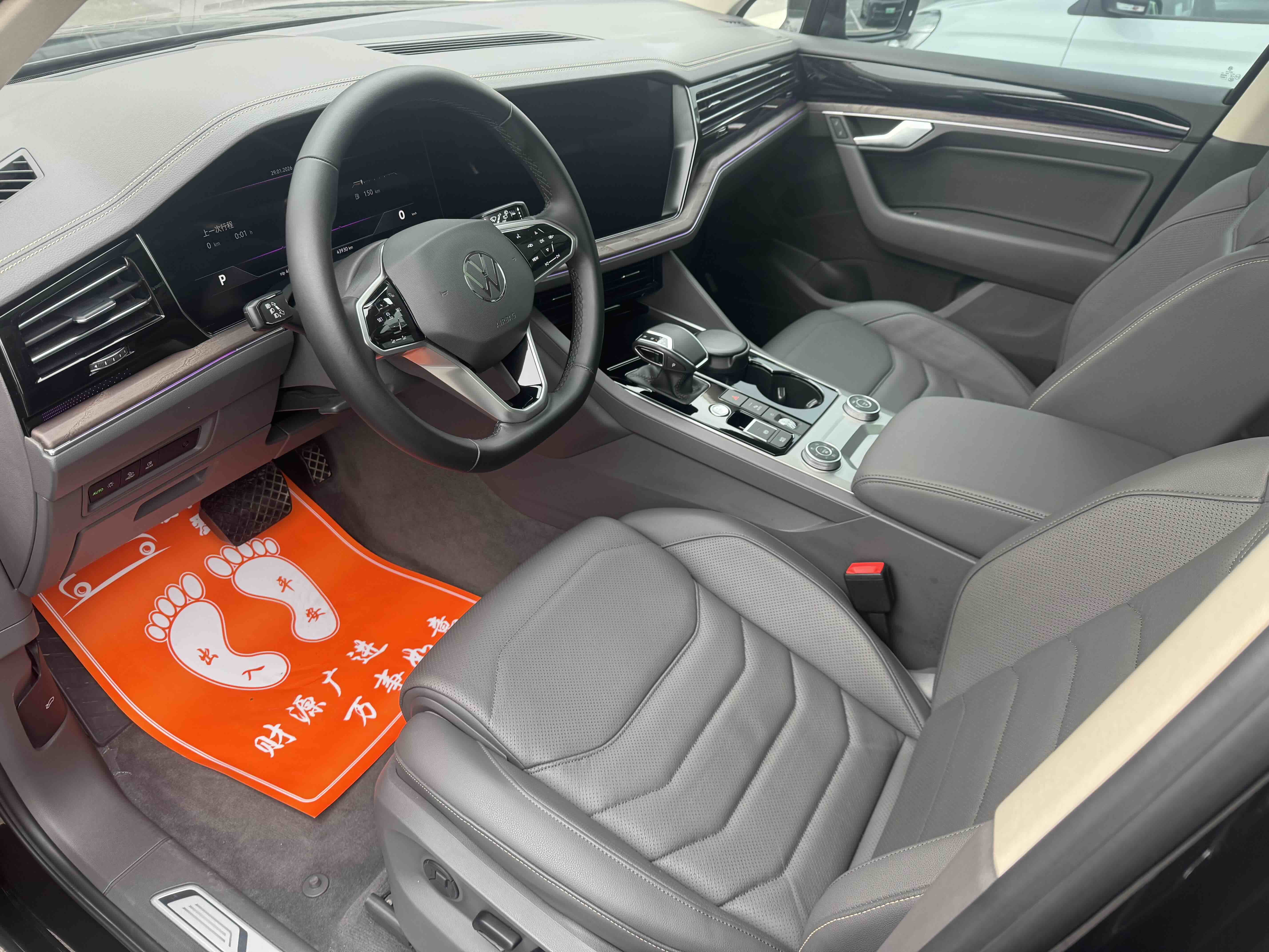 Volkswagen Touareg 2022 car image #2