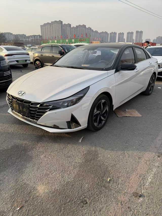 Hyundai Elantra 2023 immagine di auto #2