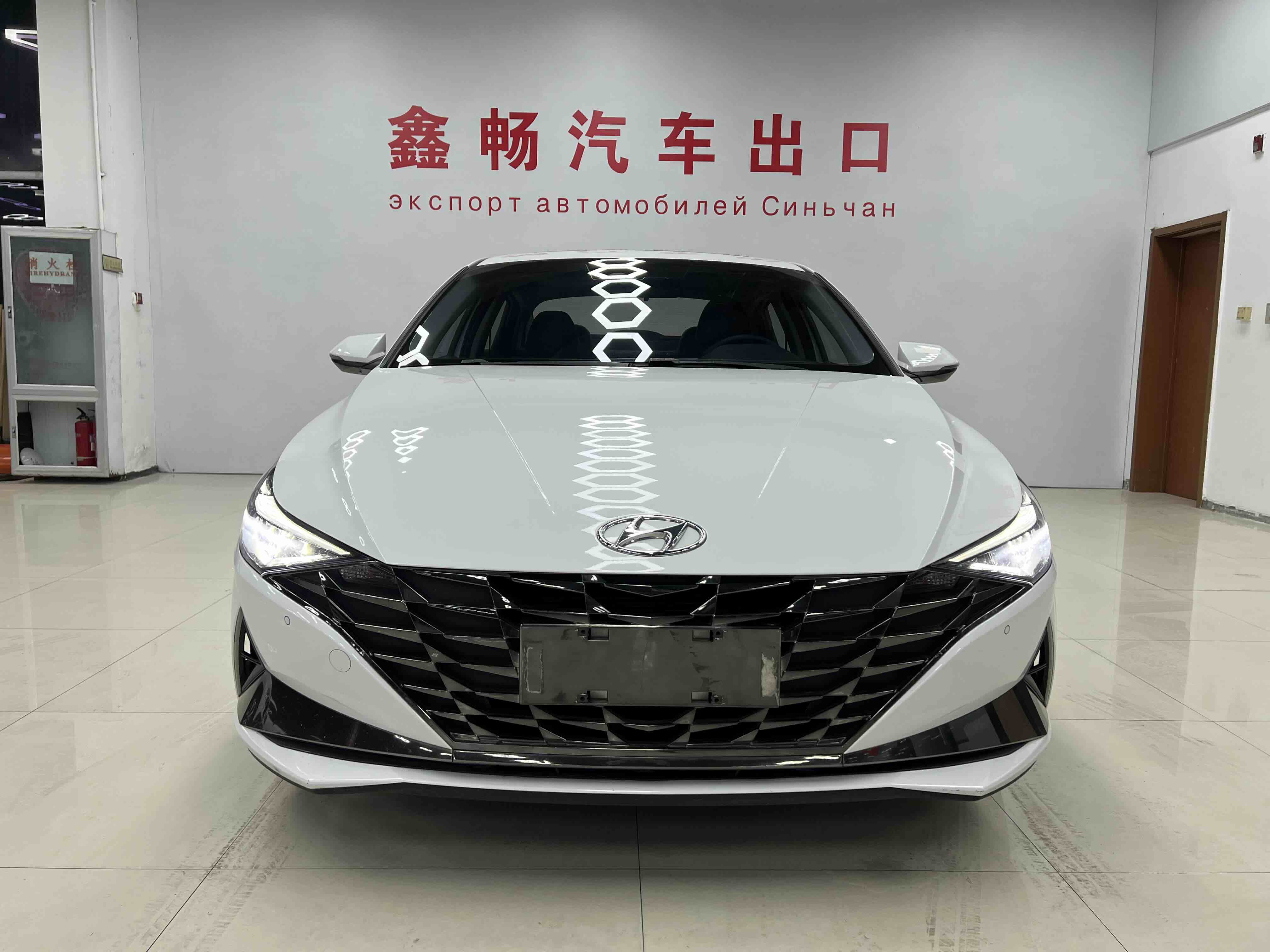 Hyundai Elantra 2023 car image #2