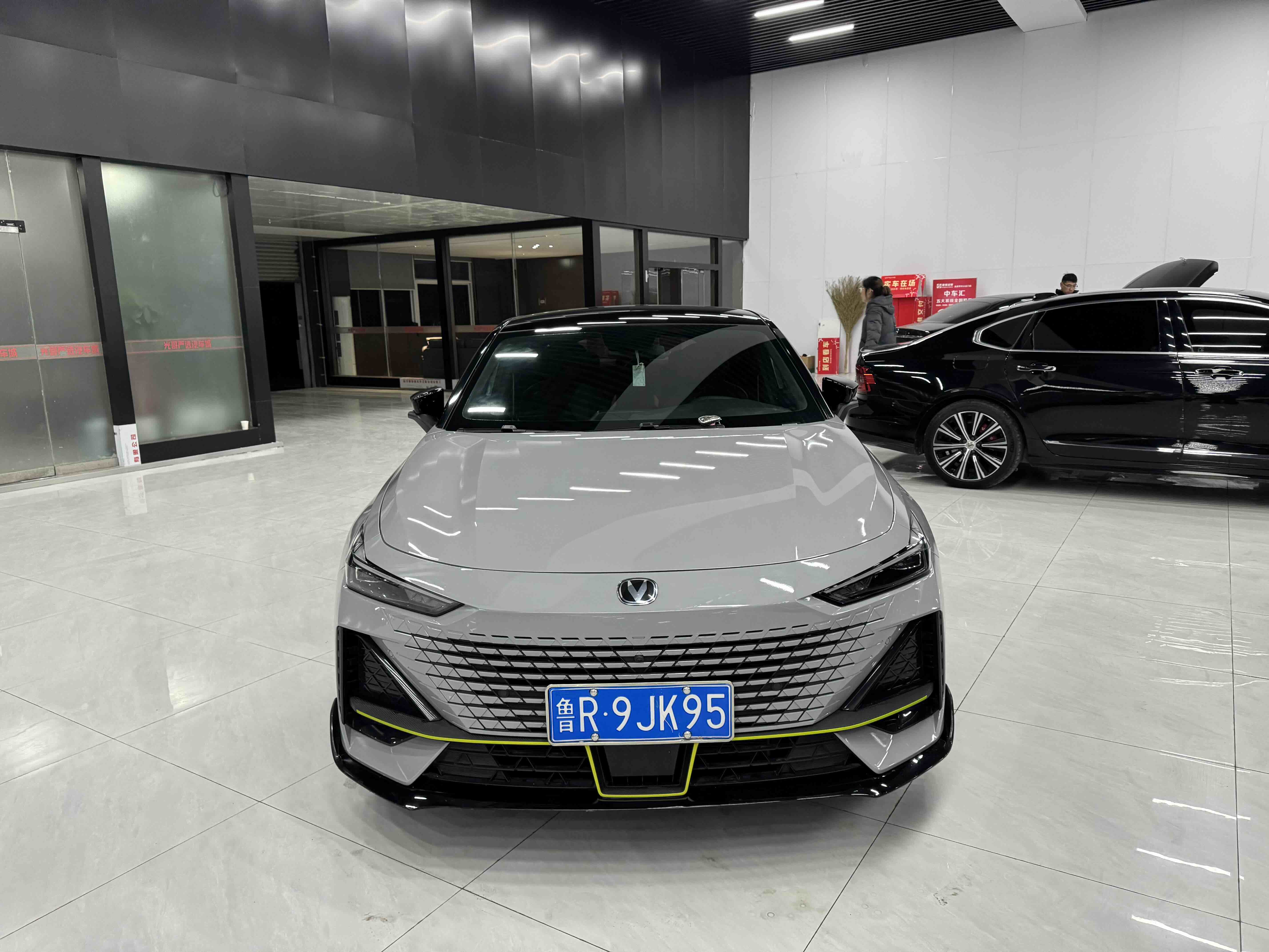 Changan UNI-V 2022 car image #2