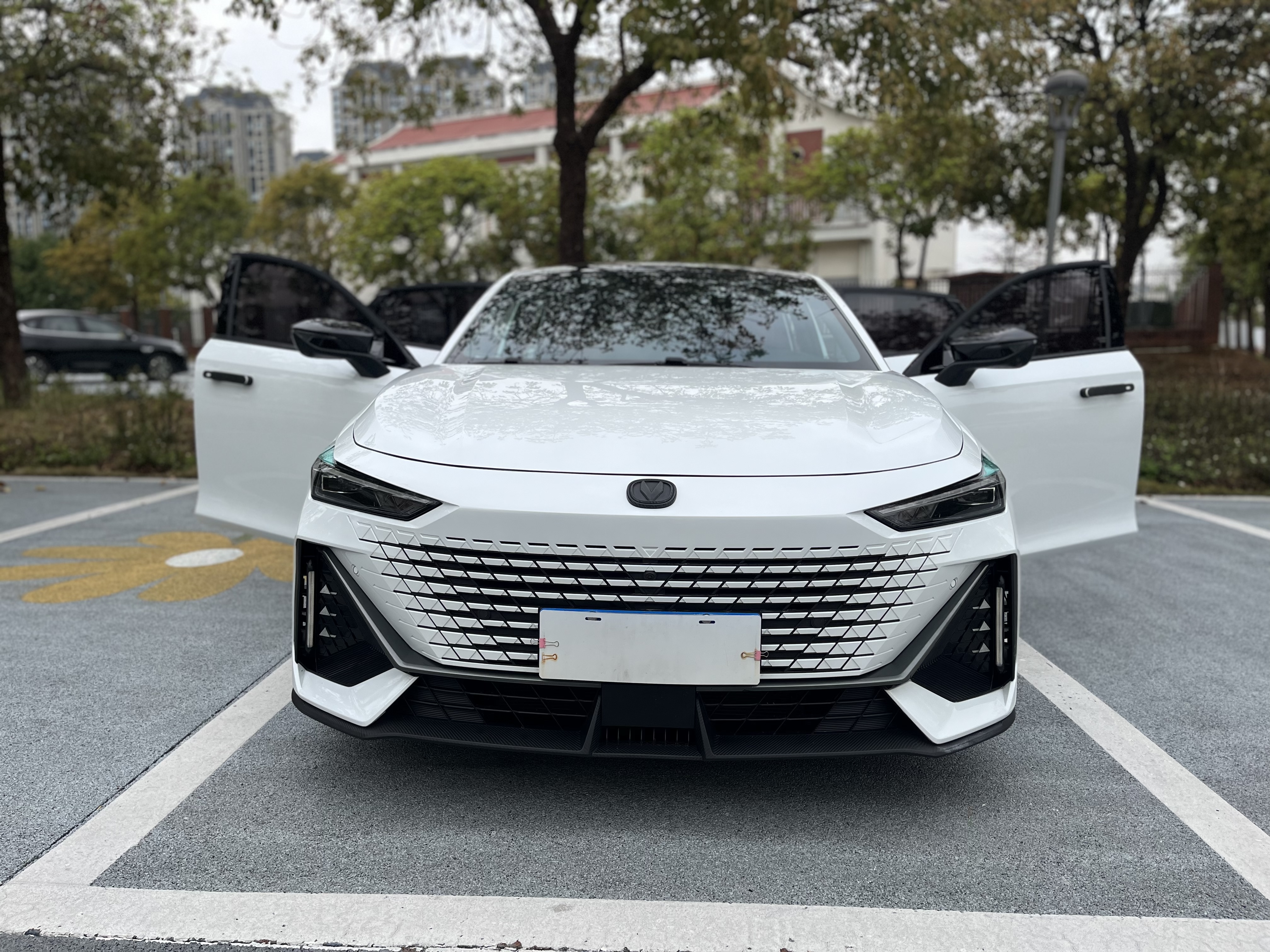 Changan UNI-V 2023 صورة سيارة #2