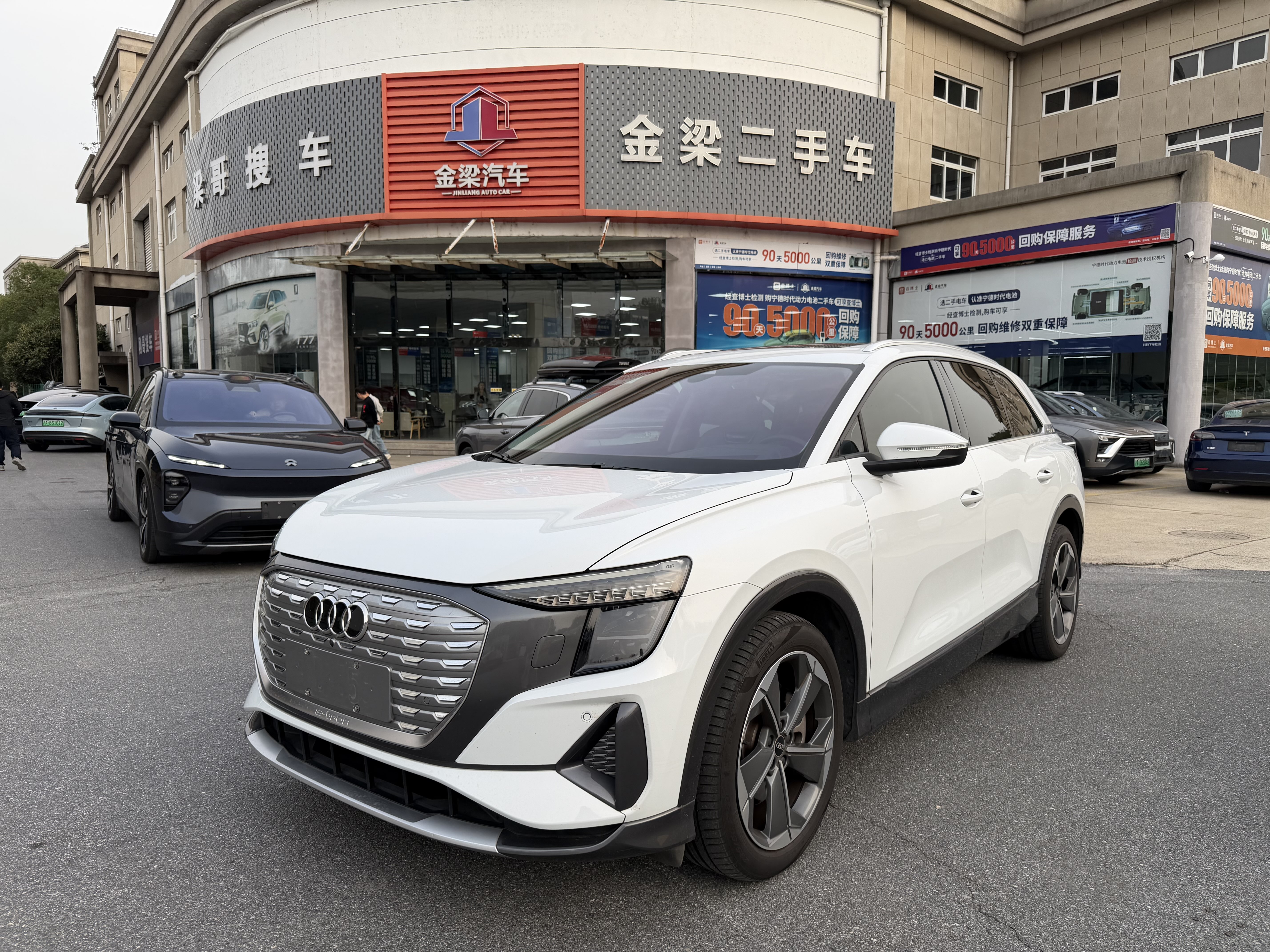 Audi Q5 e-tron 2023 #2 Audi Q5 e-tron 2023 صورة سيارة #2