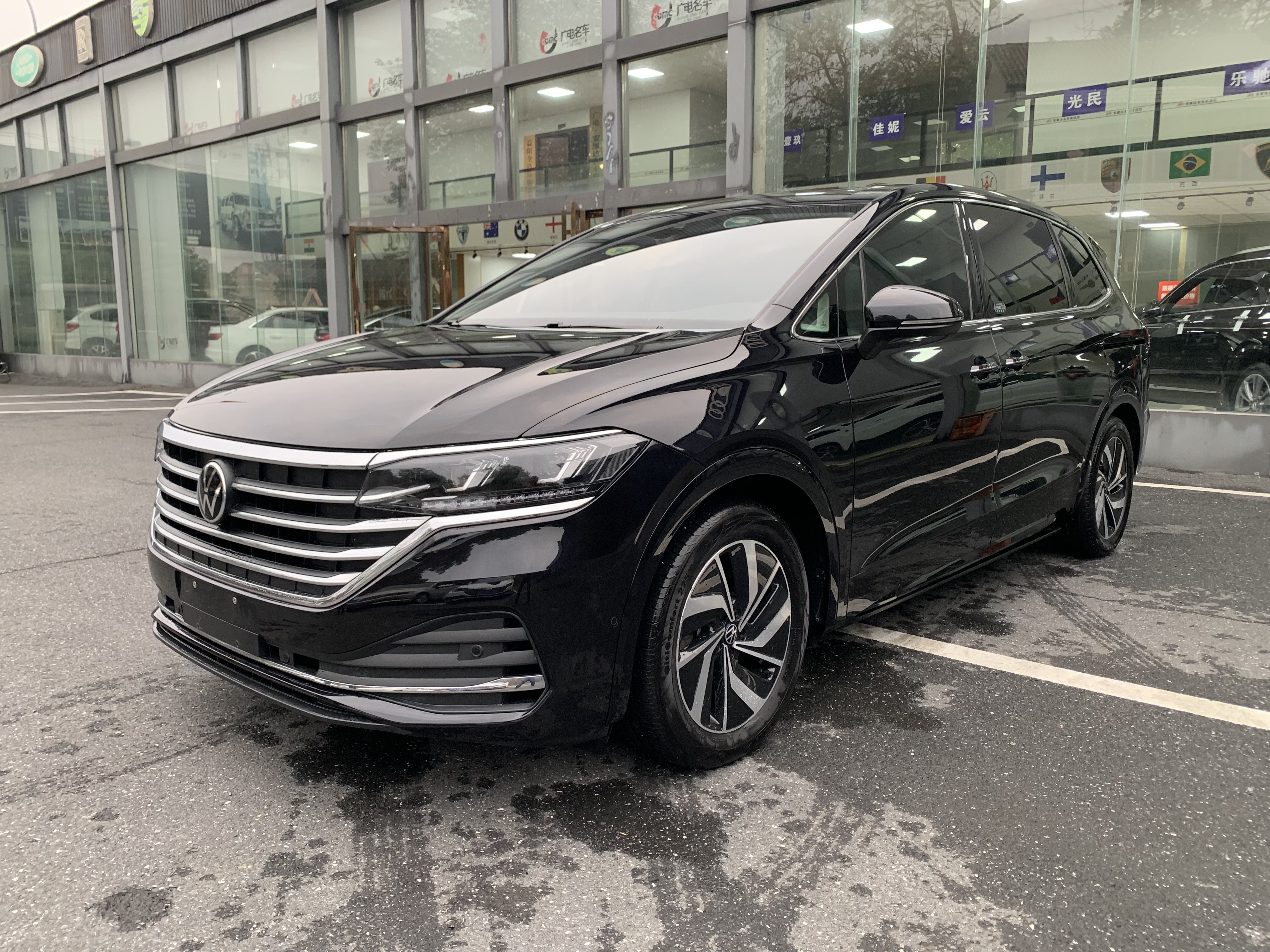 Volkswagen Viloran 2022 immagine di auto #2