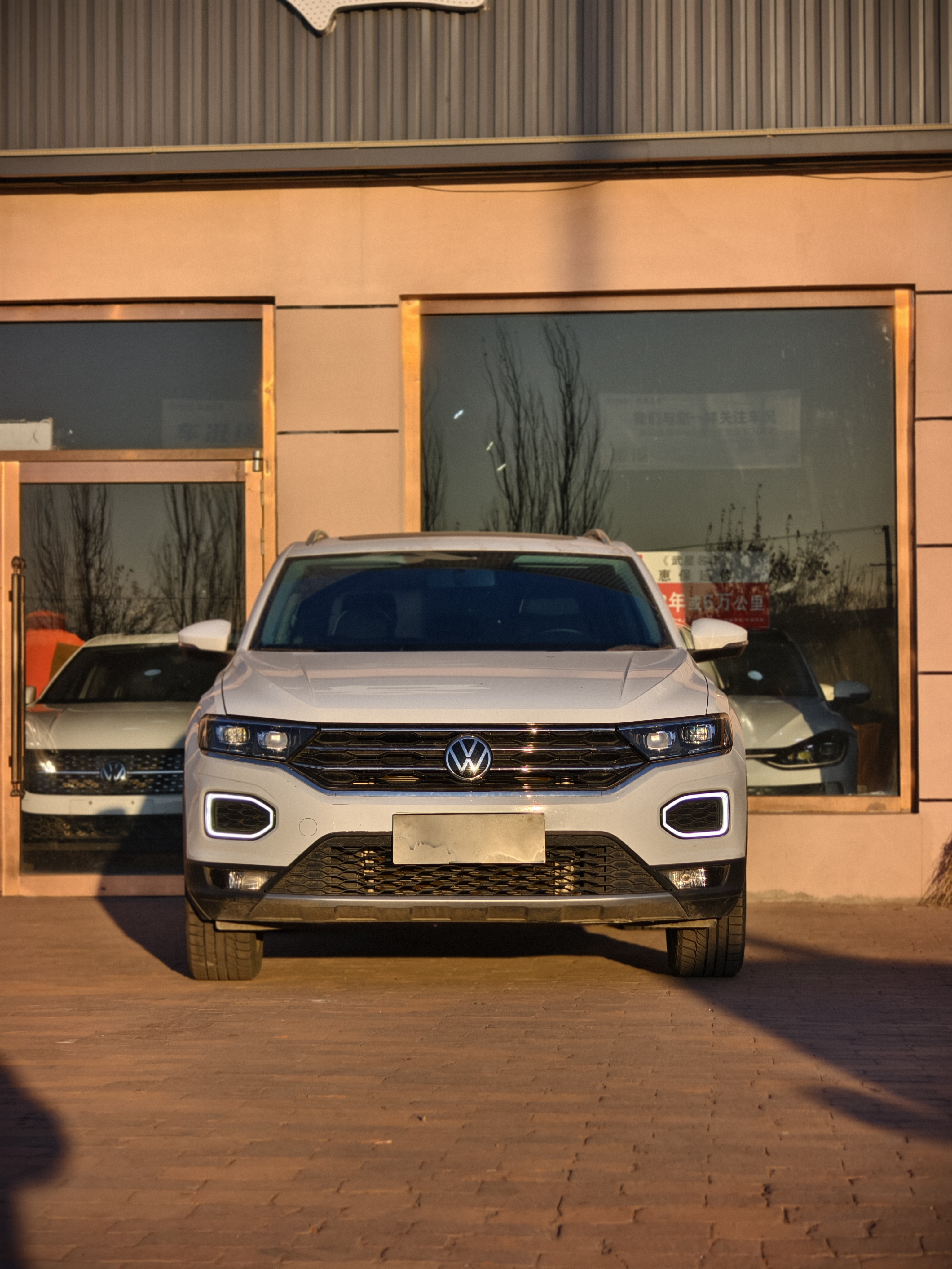 Volkswagen T-Roc 2023 #2 Volkswagen T-Roc 2023 car image #2