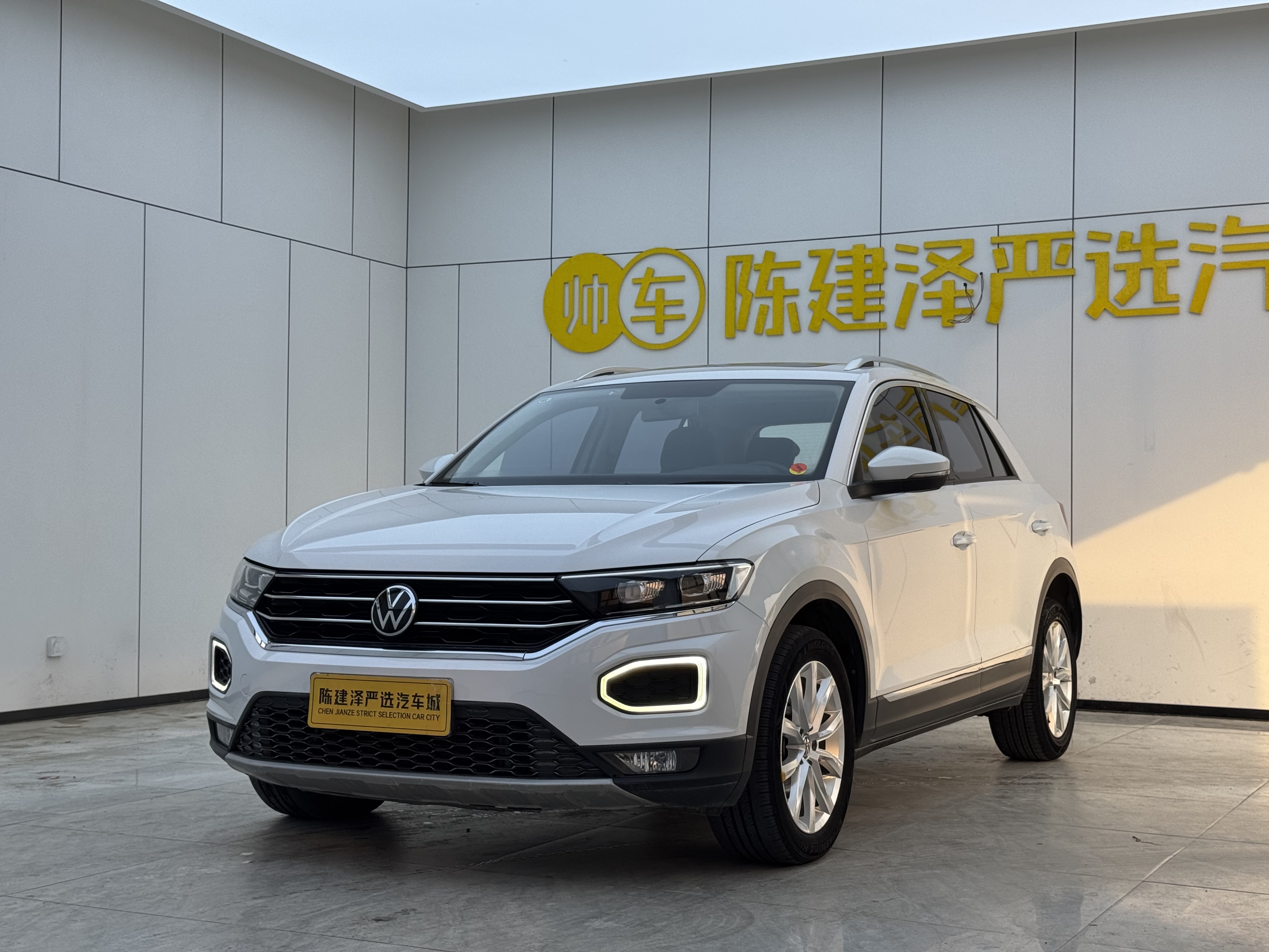 T-Roc 2023 car image #2