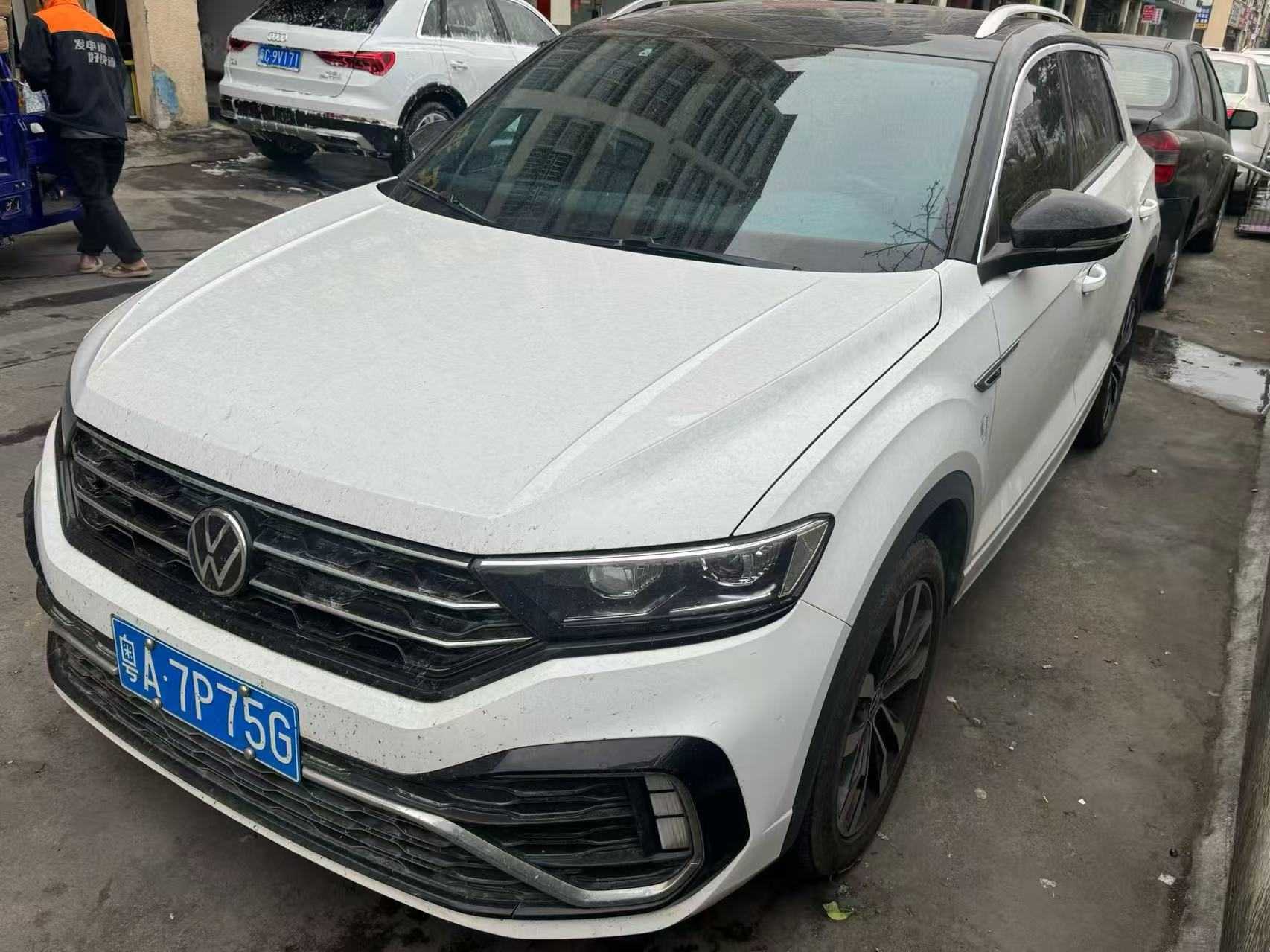 Volkswagen T-Roc 2023 immagine di auto #2