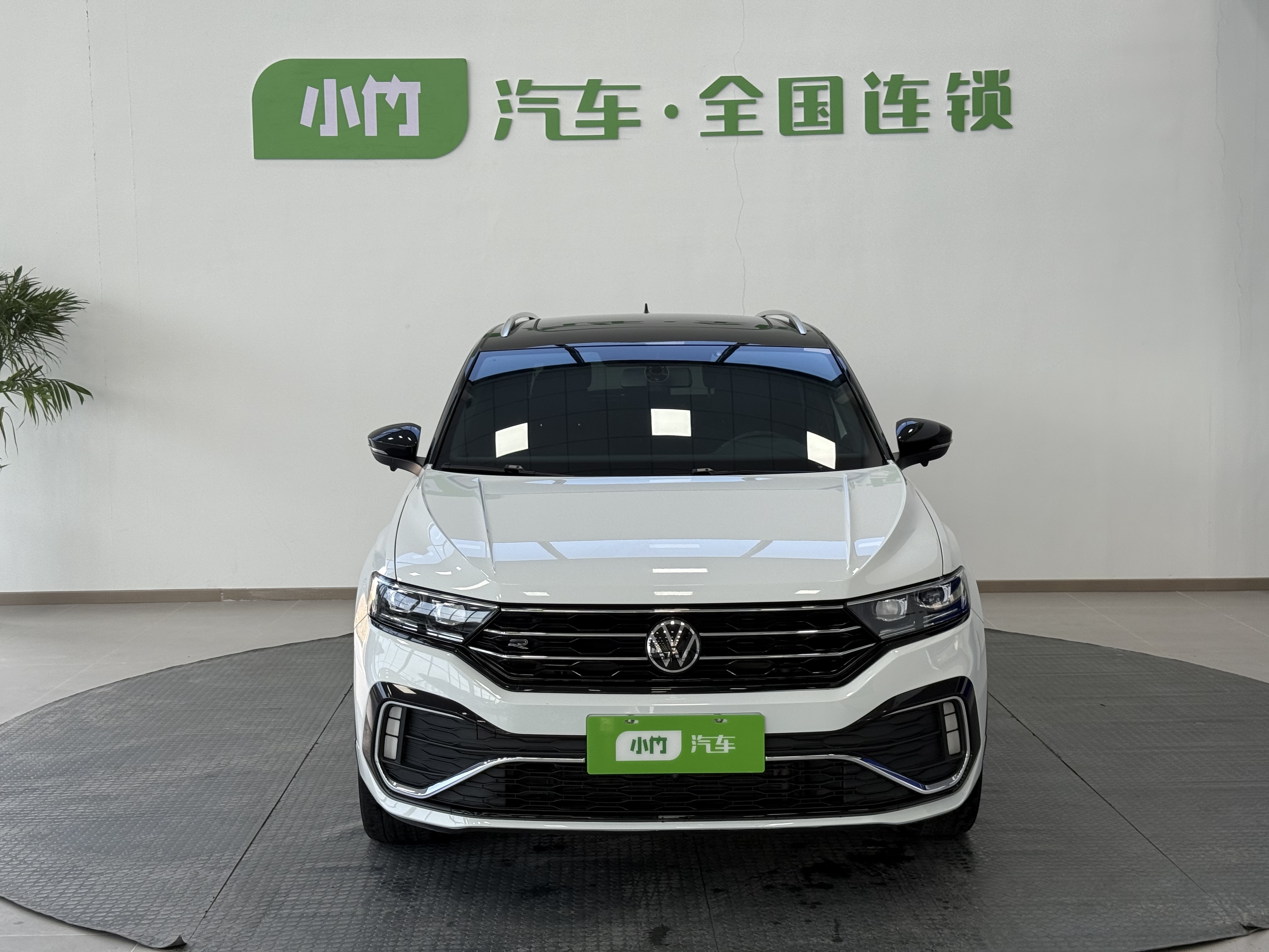 Volkswagen T-Roc 2022 car image #2