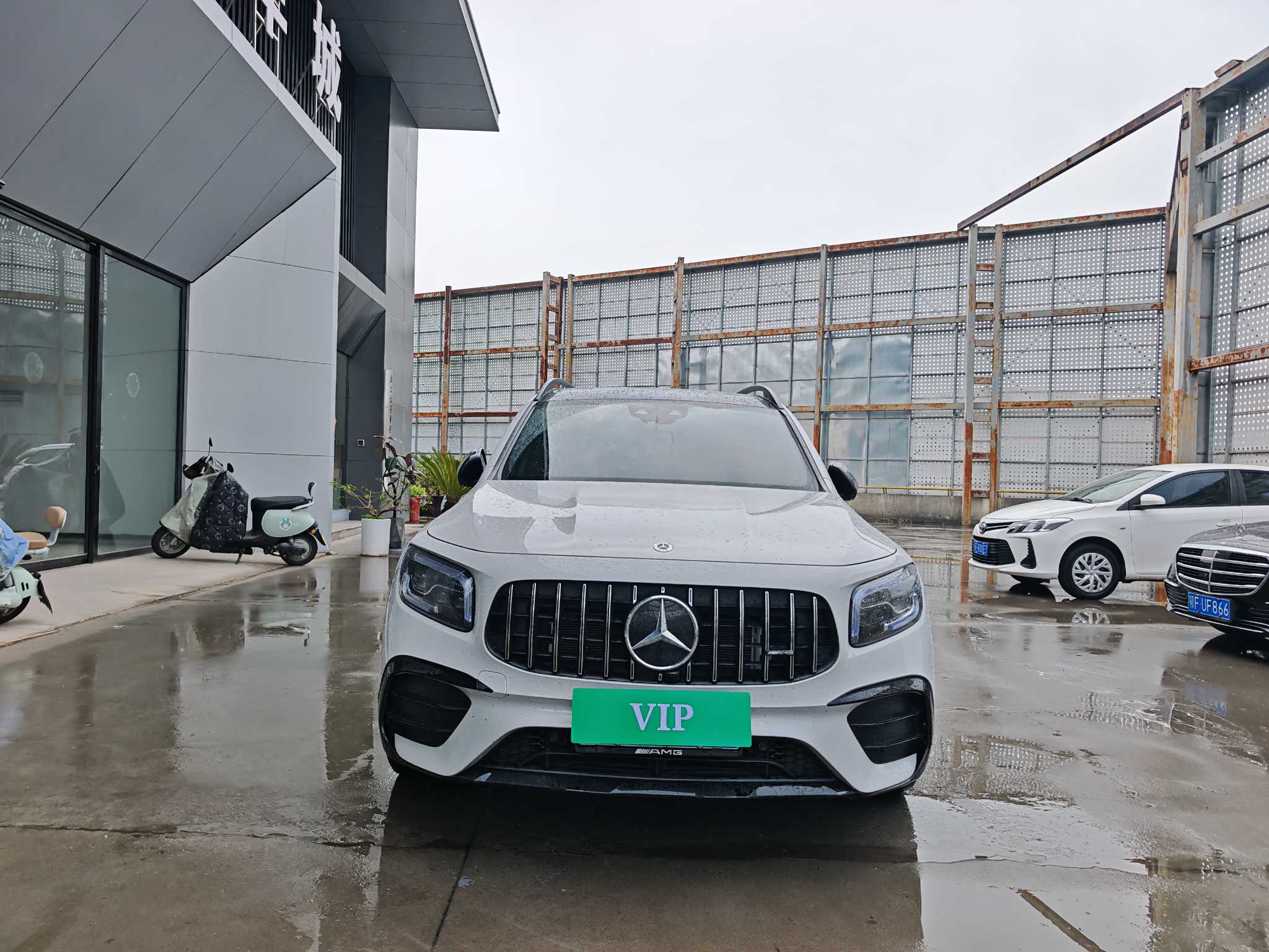 Mercedes-Benz GLB AMG 2023 immagine di auto #2