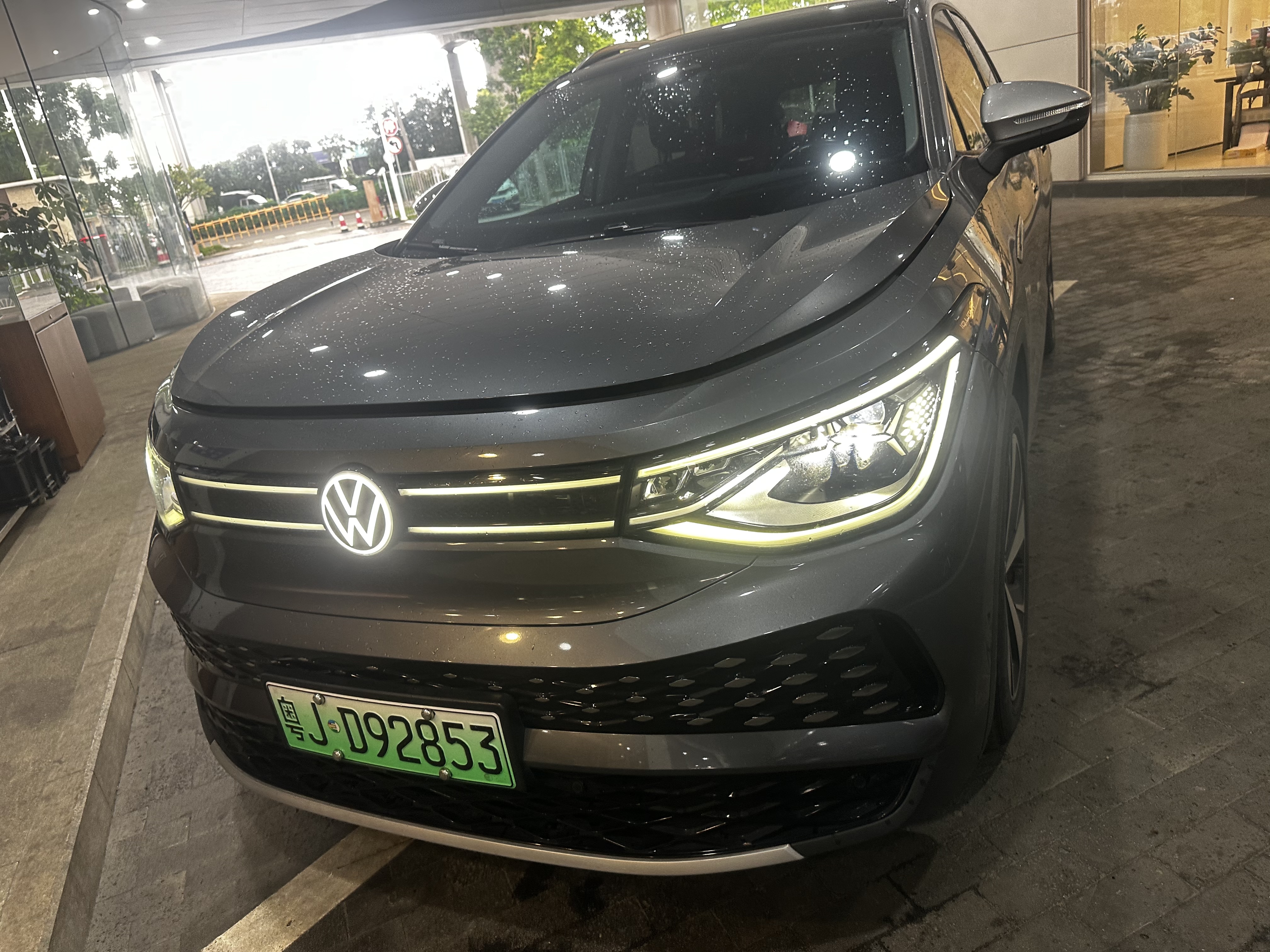 Volkswagen ID.6 X 2022 car image #2