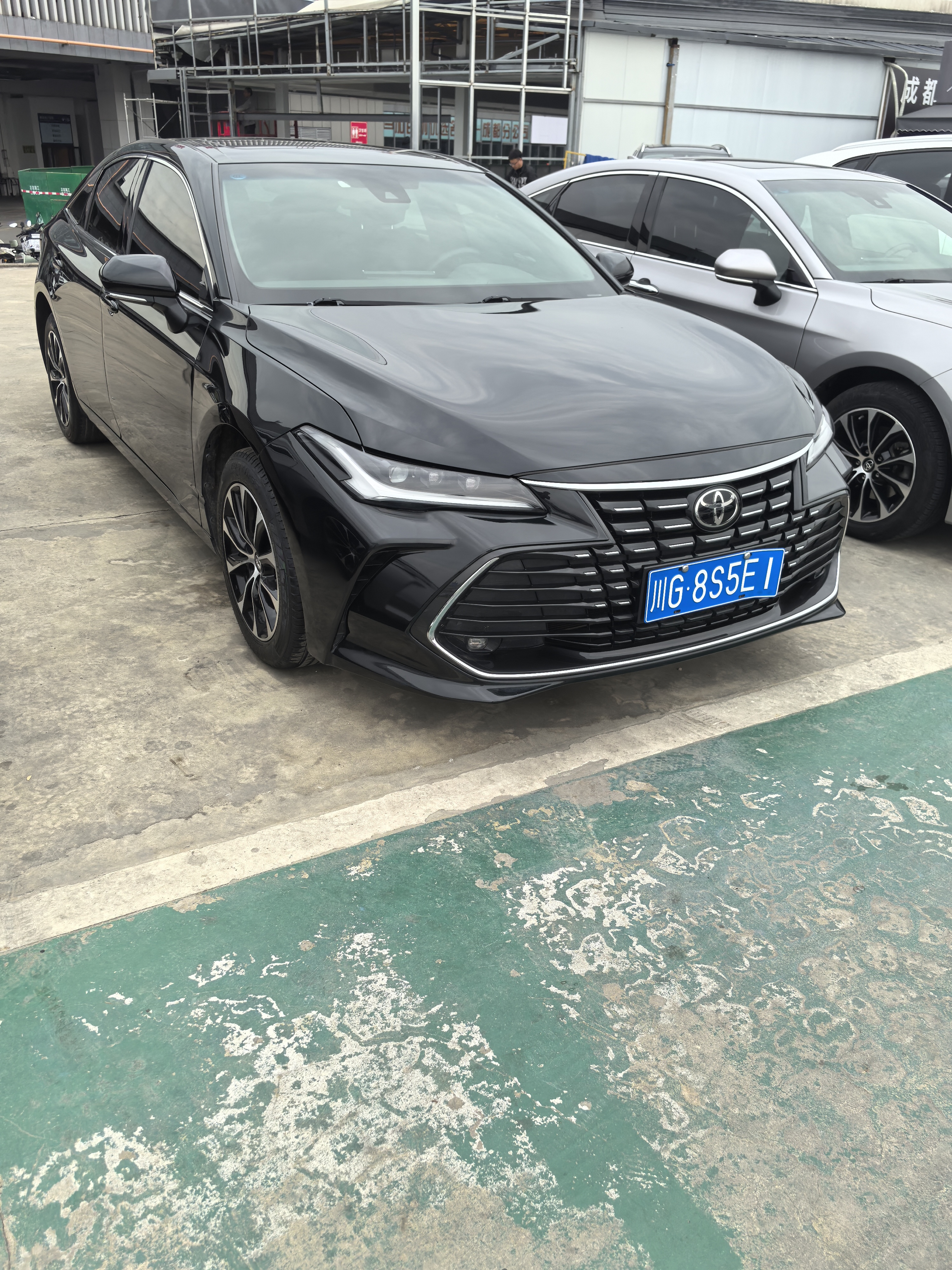 Toyota Avalon 2023 car image #2