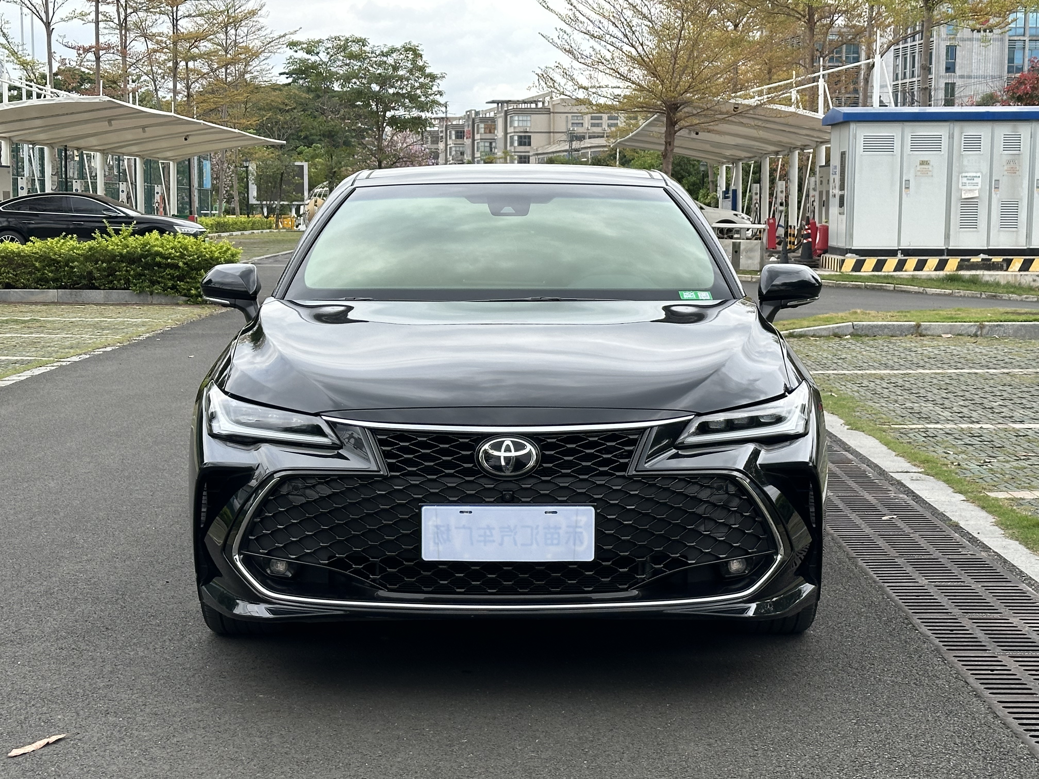 Toyota Avalon 2023 car image #2