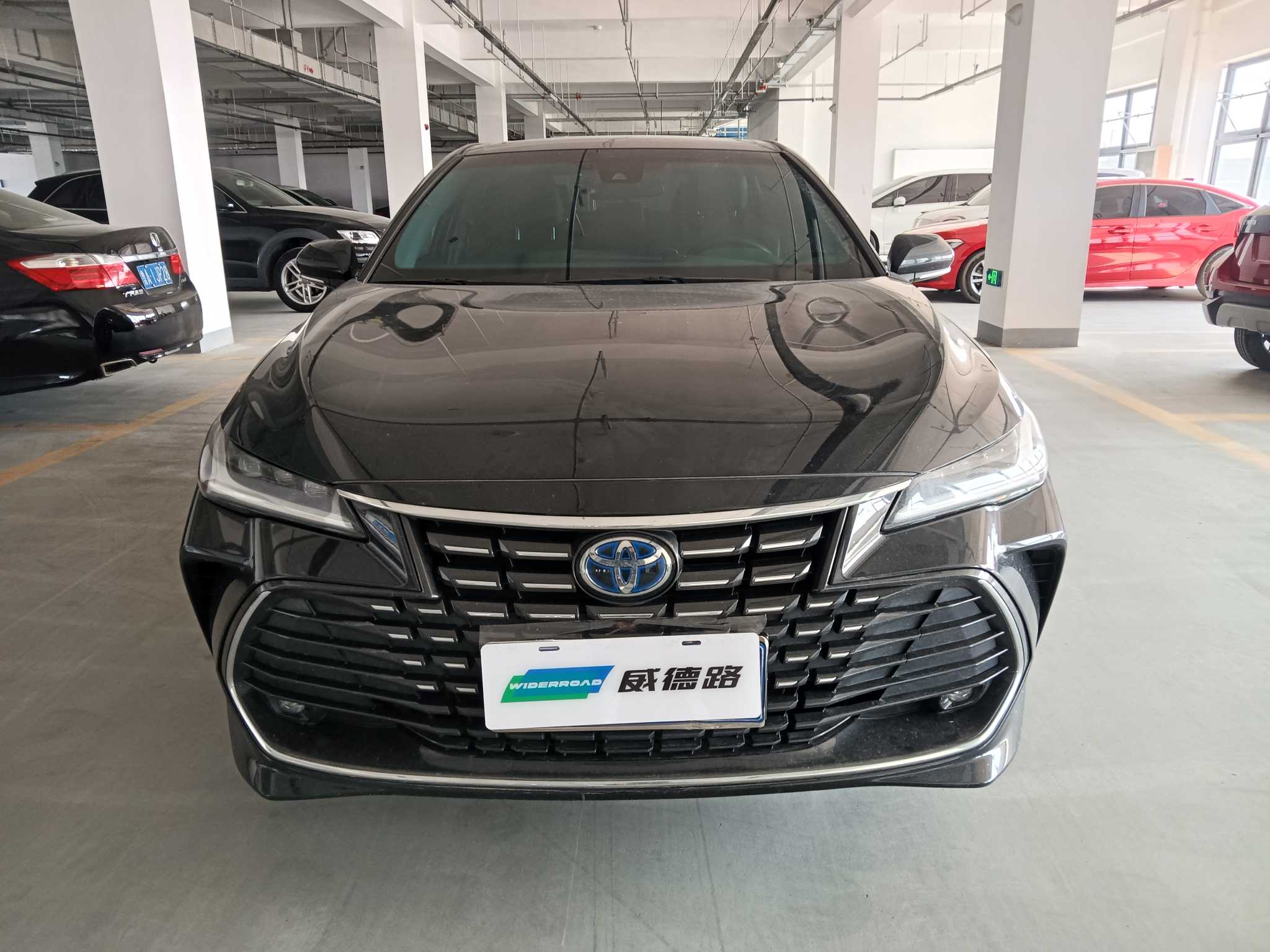 Toyota Avalon 2023 car image #2