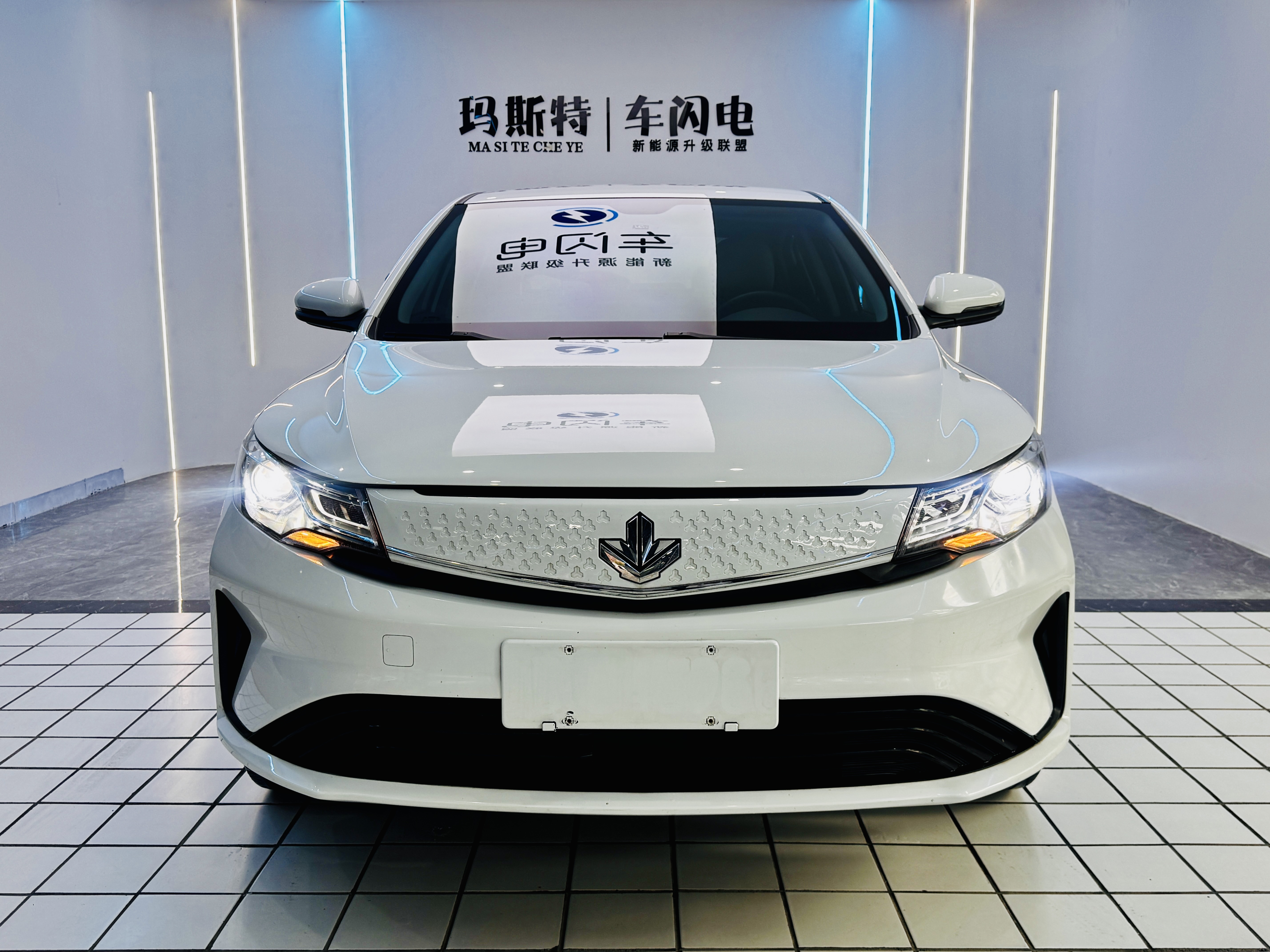 睿蓝汽车 枫叶60s 2025 汽车图片 #2