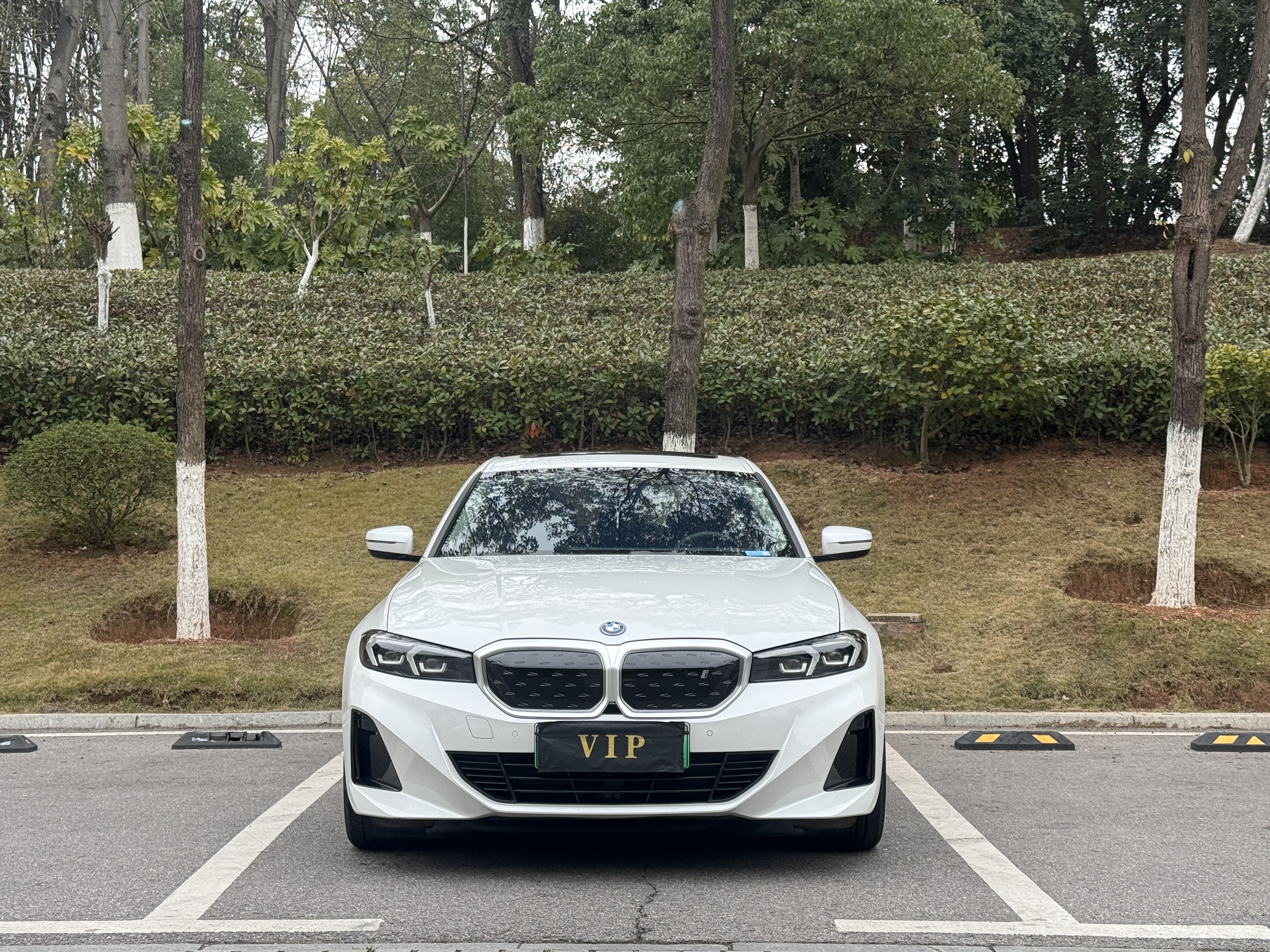 BMW i3 2023 car image #2