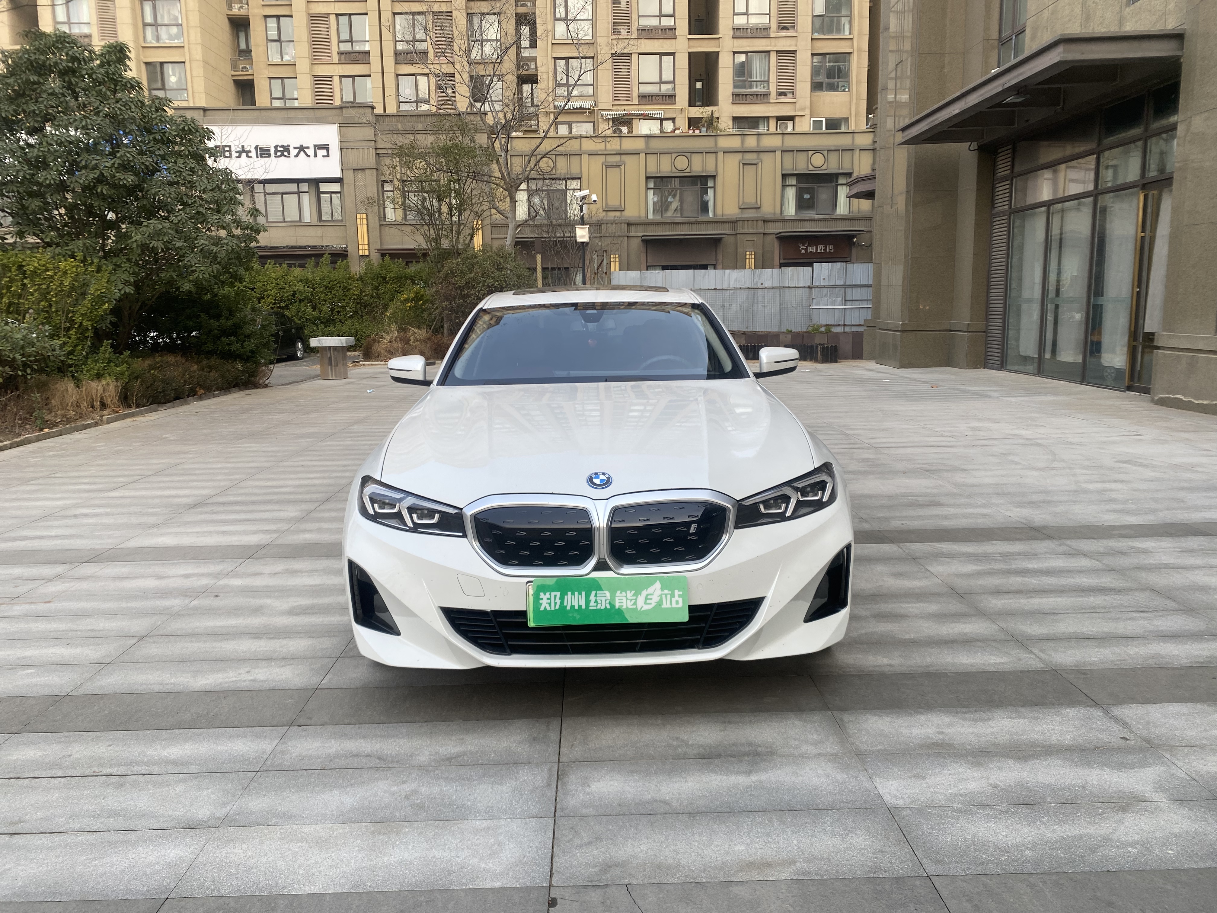 BMW i3 2023 car image #2