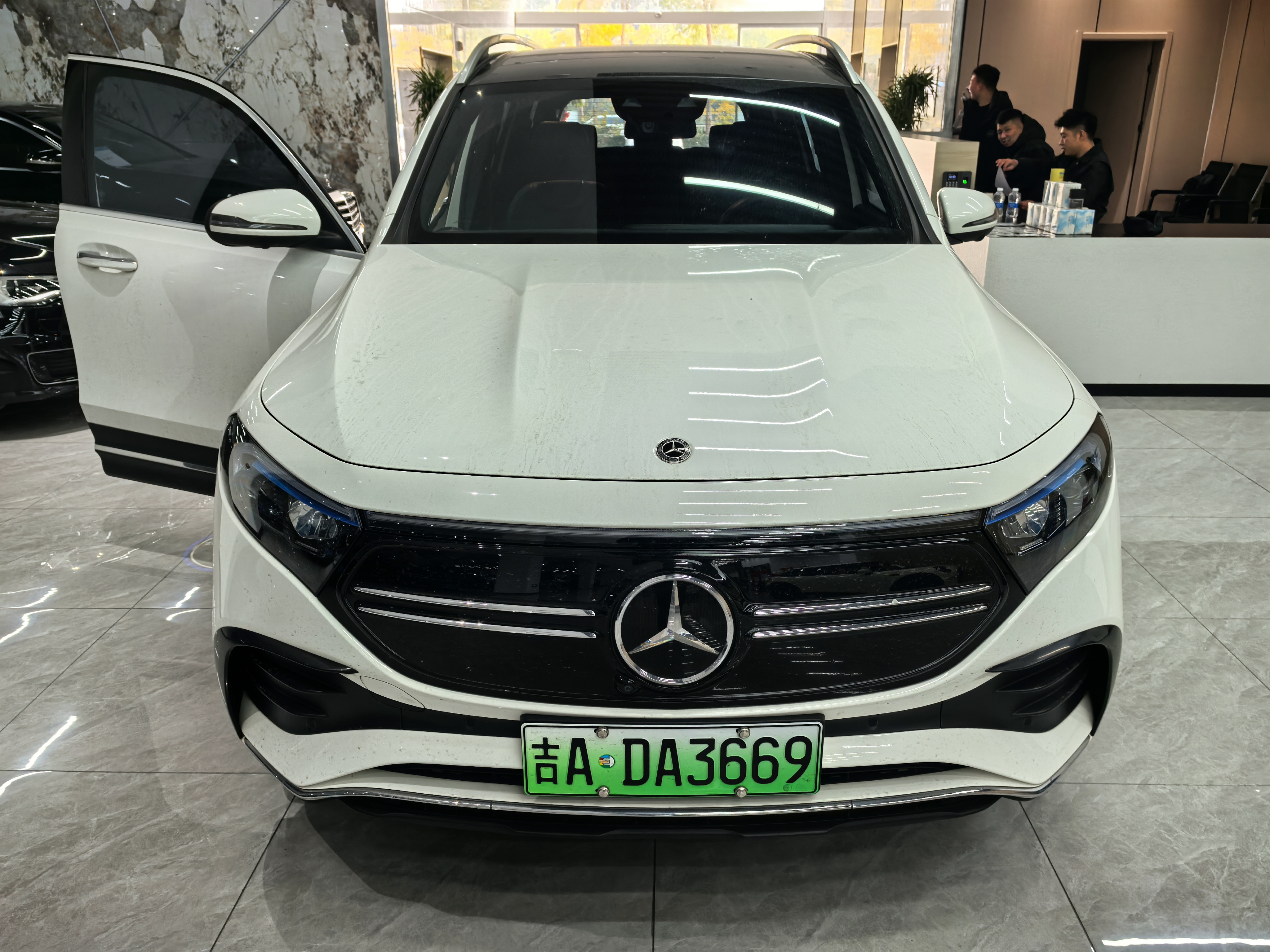 Mercedes-Benz EQB Class 2022 car image #2