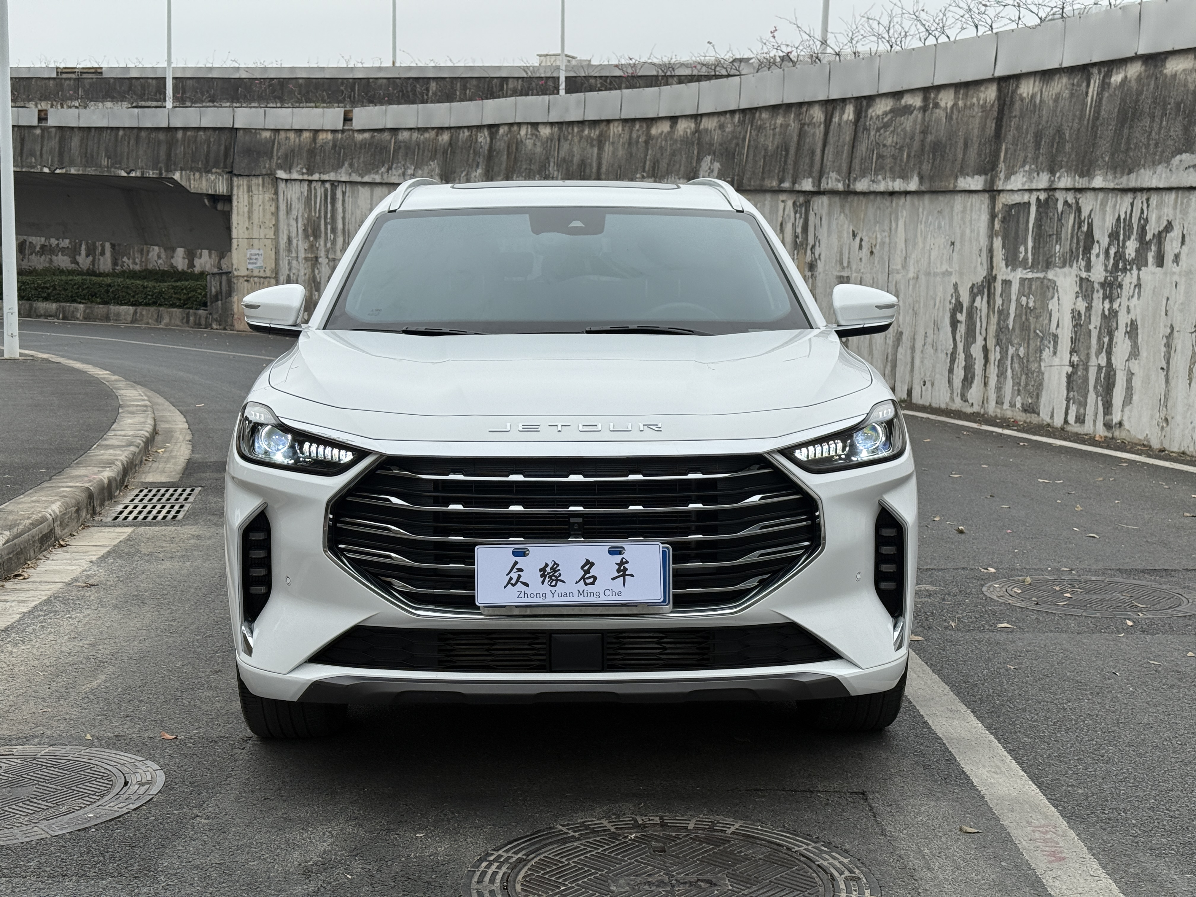 Jetour X70 PLUS 2023 car image #2