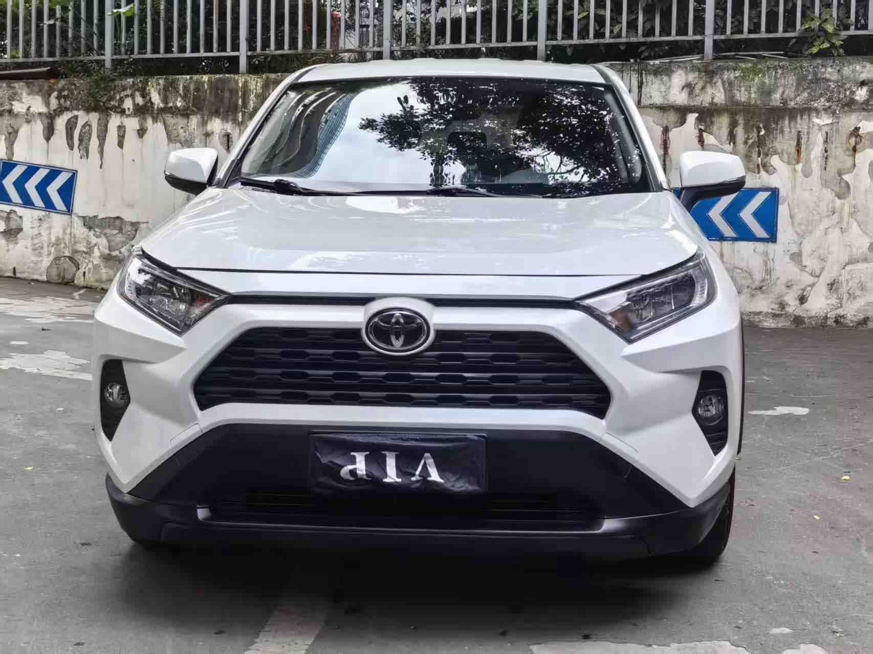 Toyota RAV4 2023 #2 Toyota RAV4 2023 car image #2