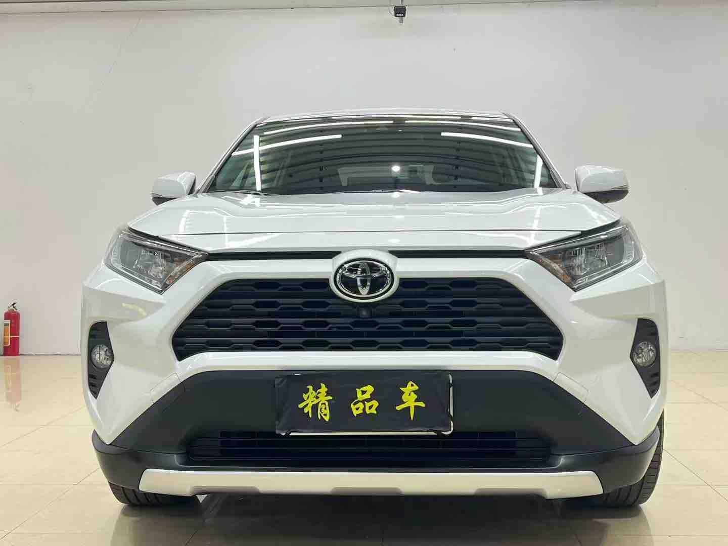 Toyota RAV4 2023 #2 Toyota RAV4 2023 car image #2