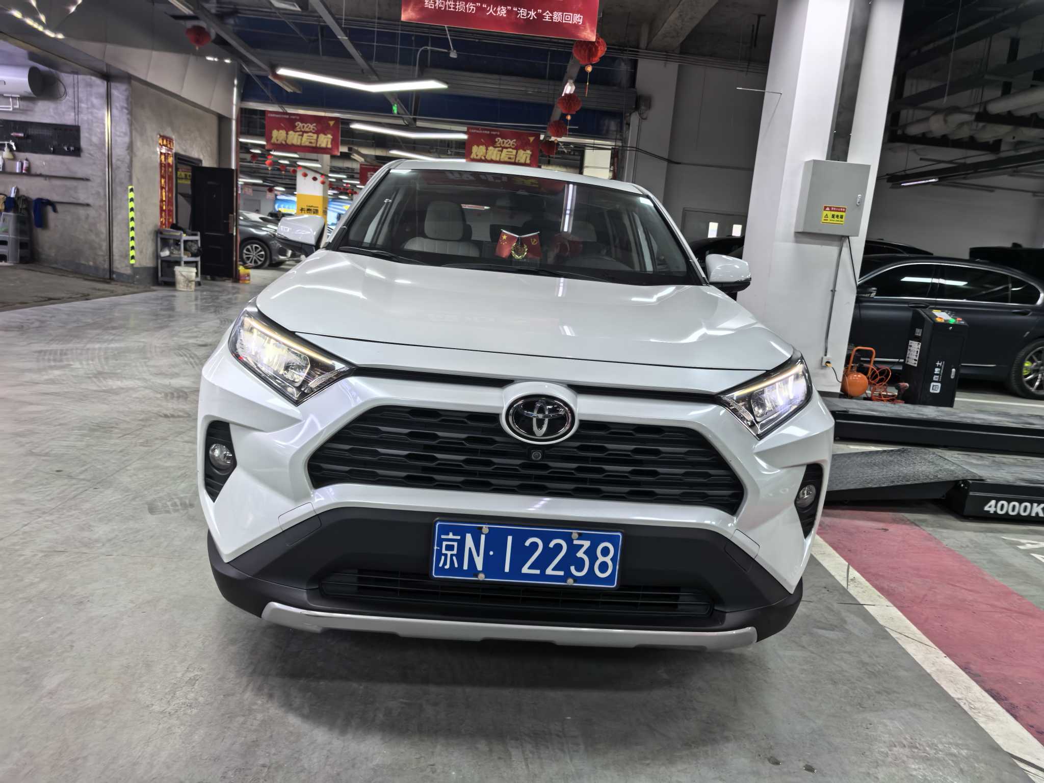 Toyota RAV4 2023 car image #2