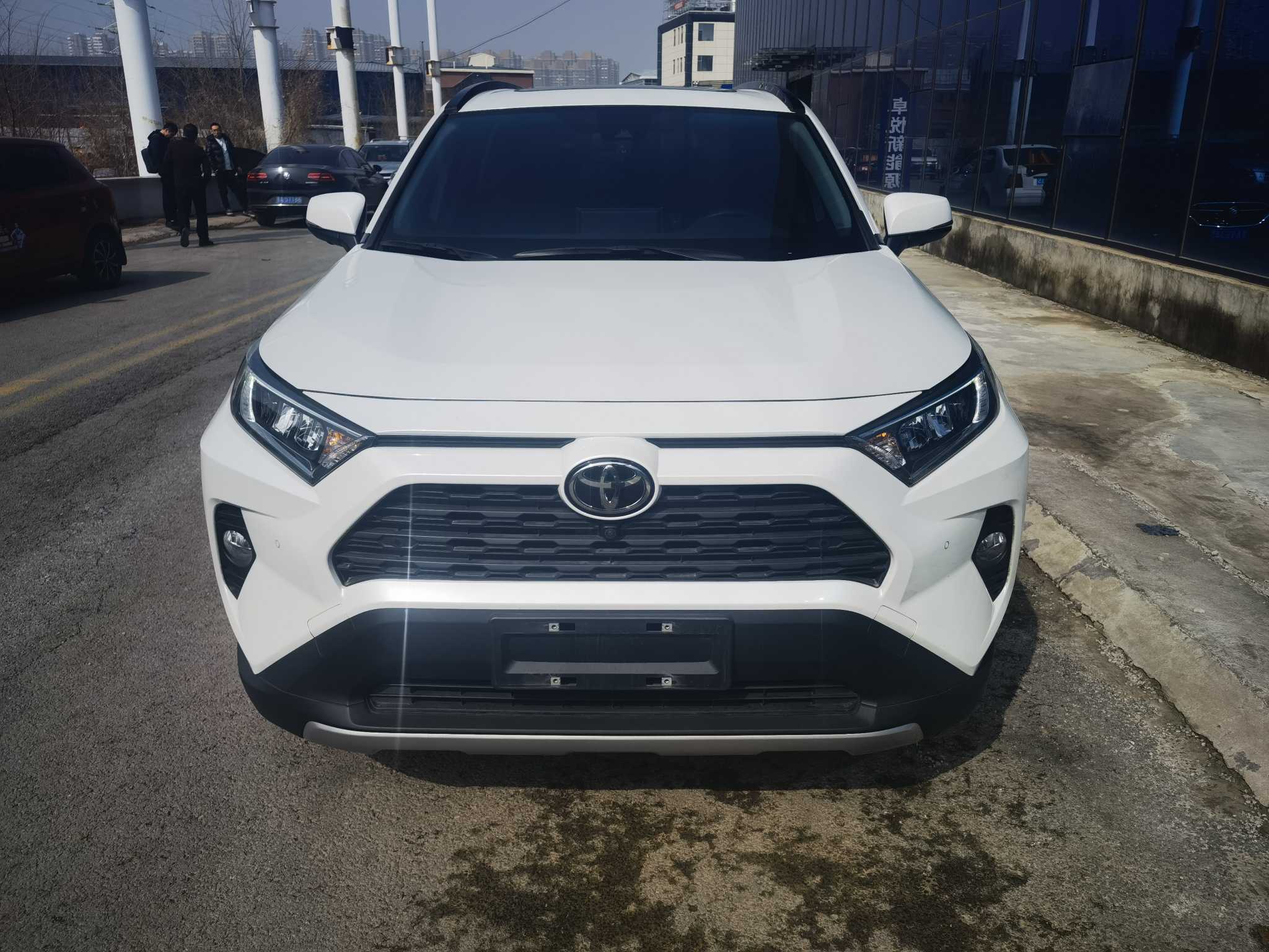 Toyota RAV4 2023 car image #2