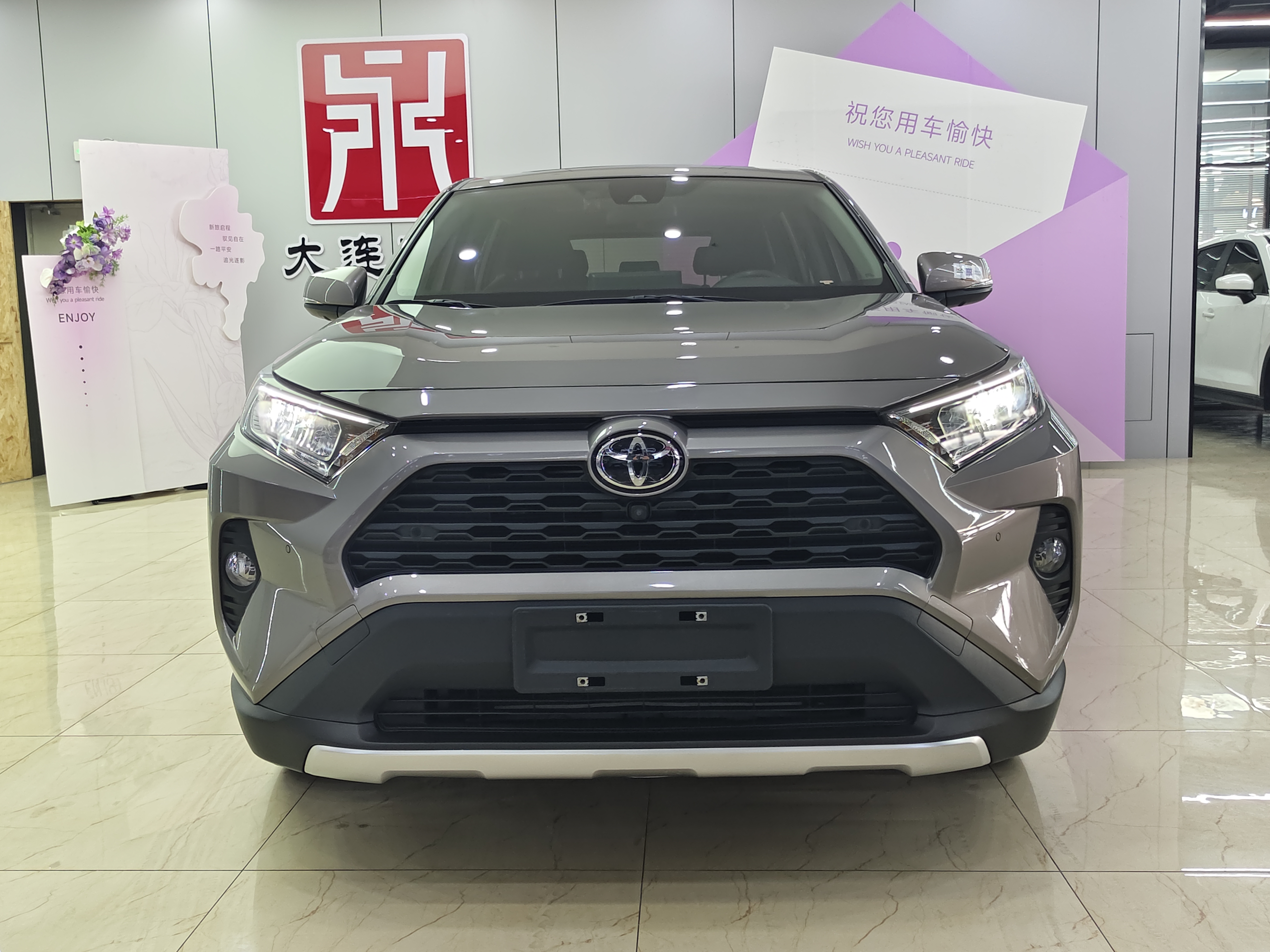 Toyota RAV4 2022 car image #2