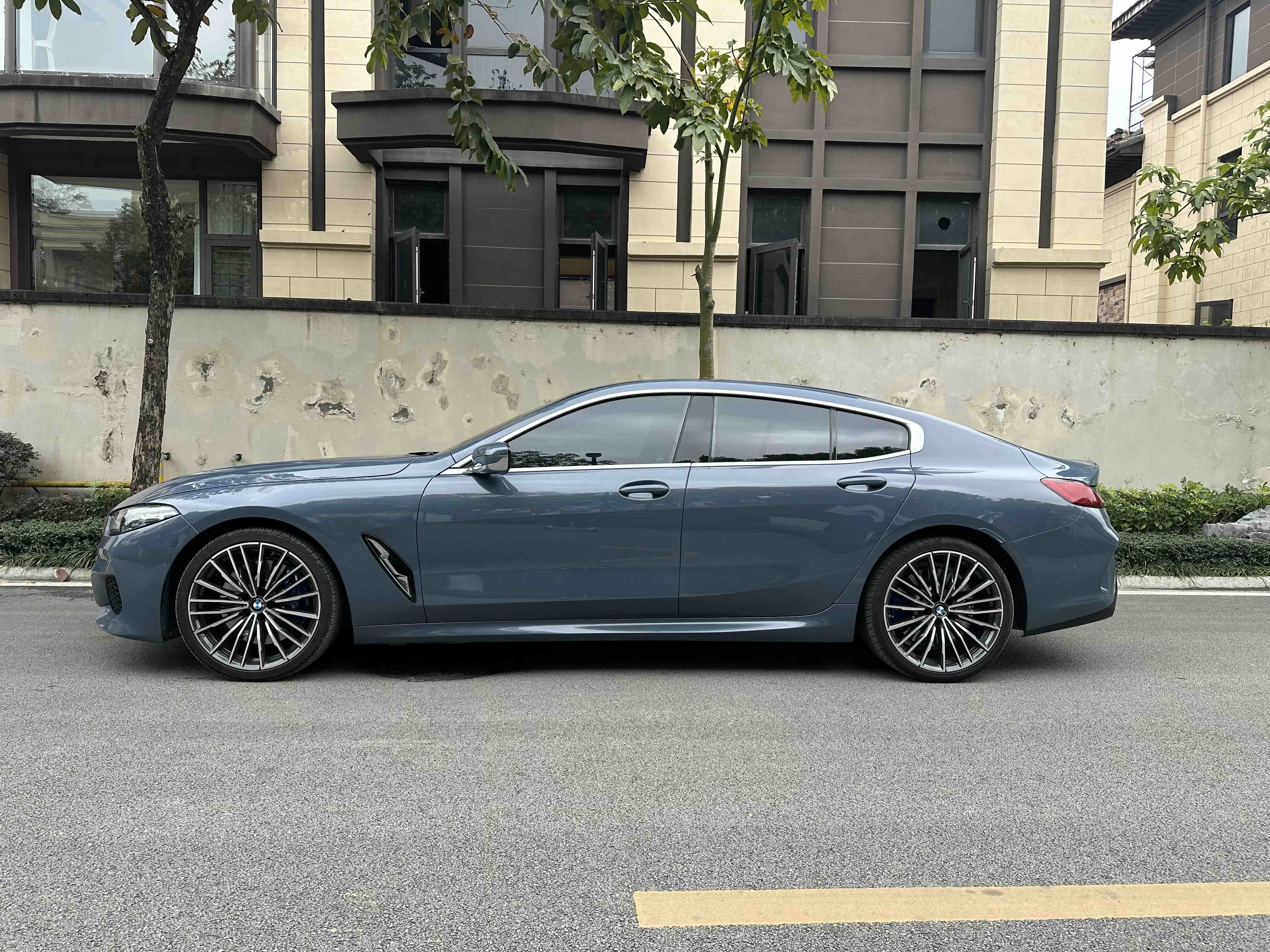 BMW 8 Series 2023 #2 BMW 8 Series 2023 car image #2