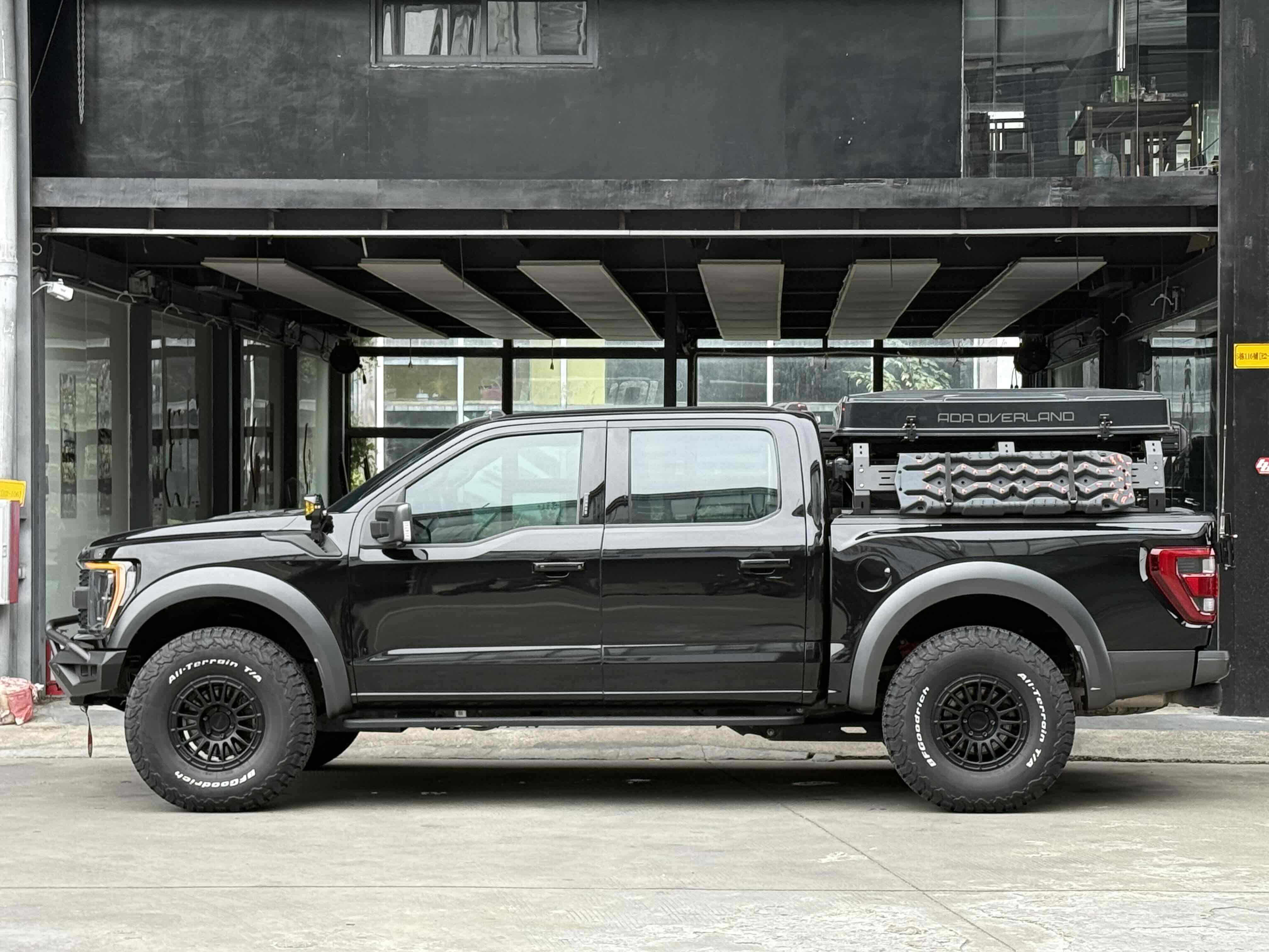 Ford F-150 Raptor 2023 car image #2