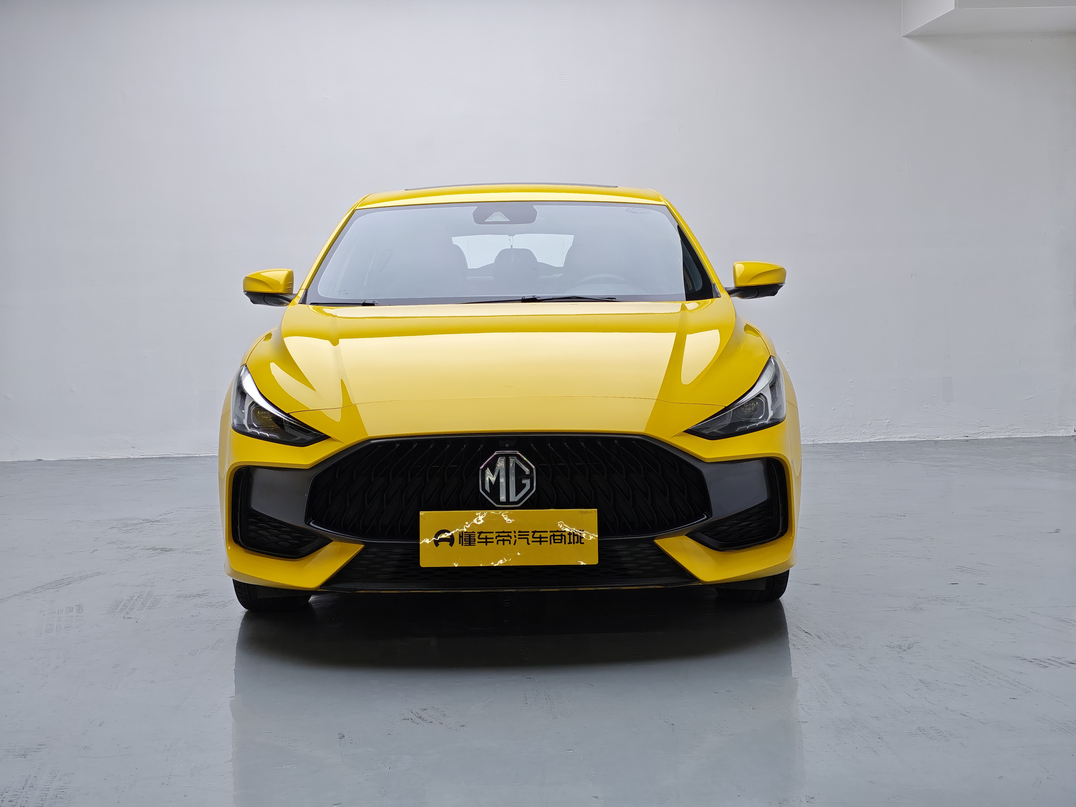 5 2022 #2 5 2022 immagine di auto #2