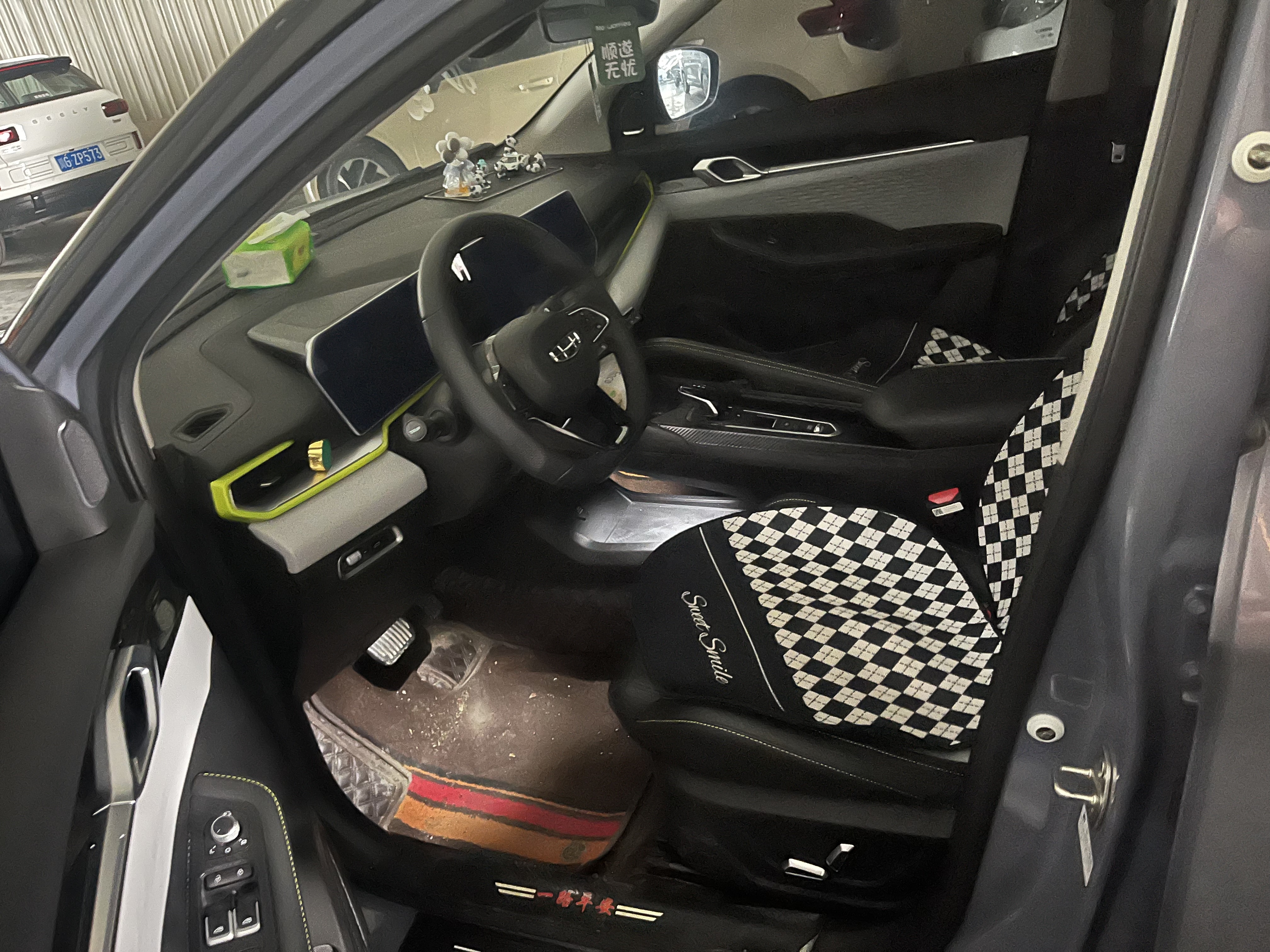 GEELY Coolray 2023 #2 GEELY Coolray 2023 car image #2