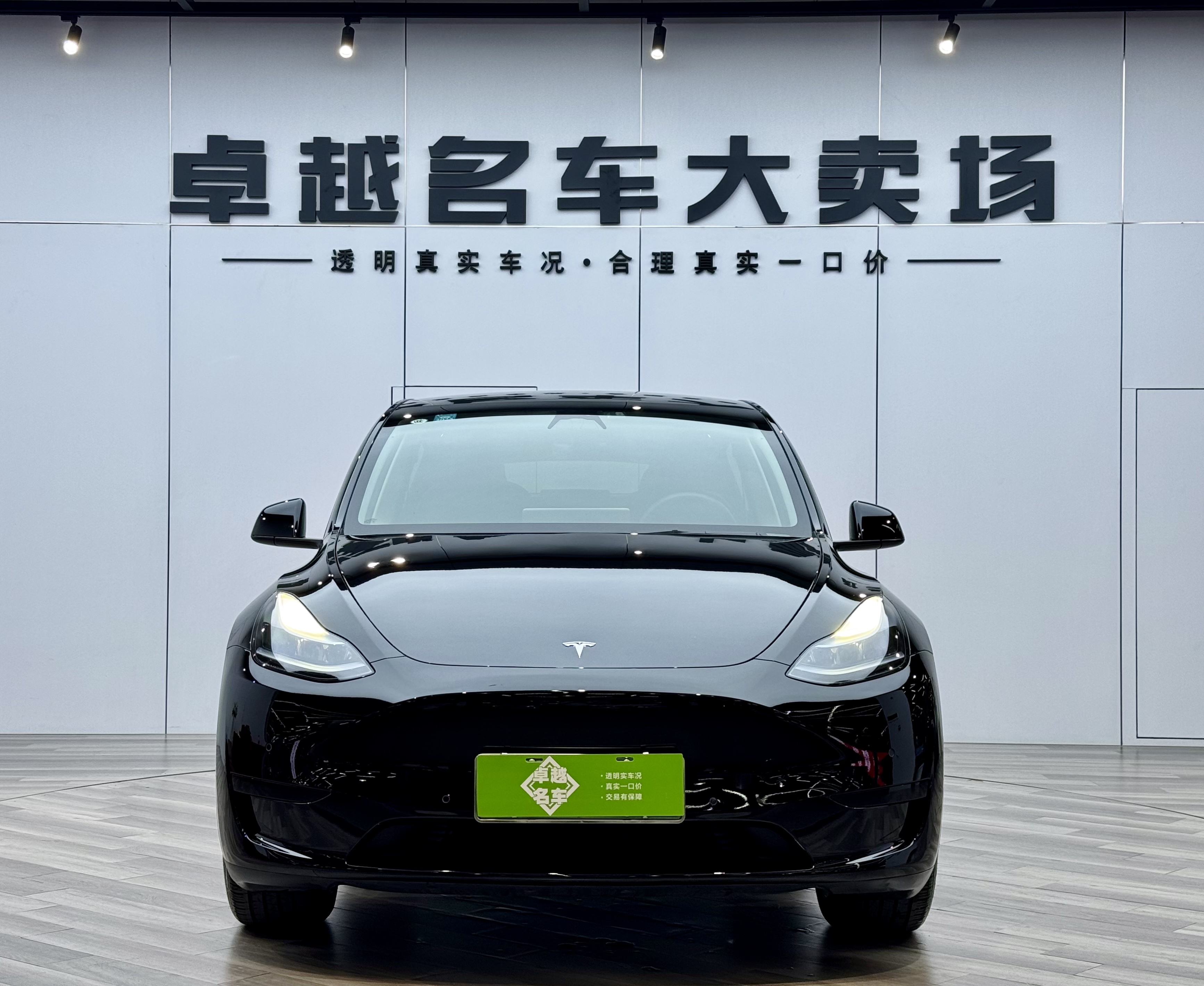 Tesla Model Y 2023 car image #2