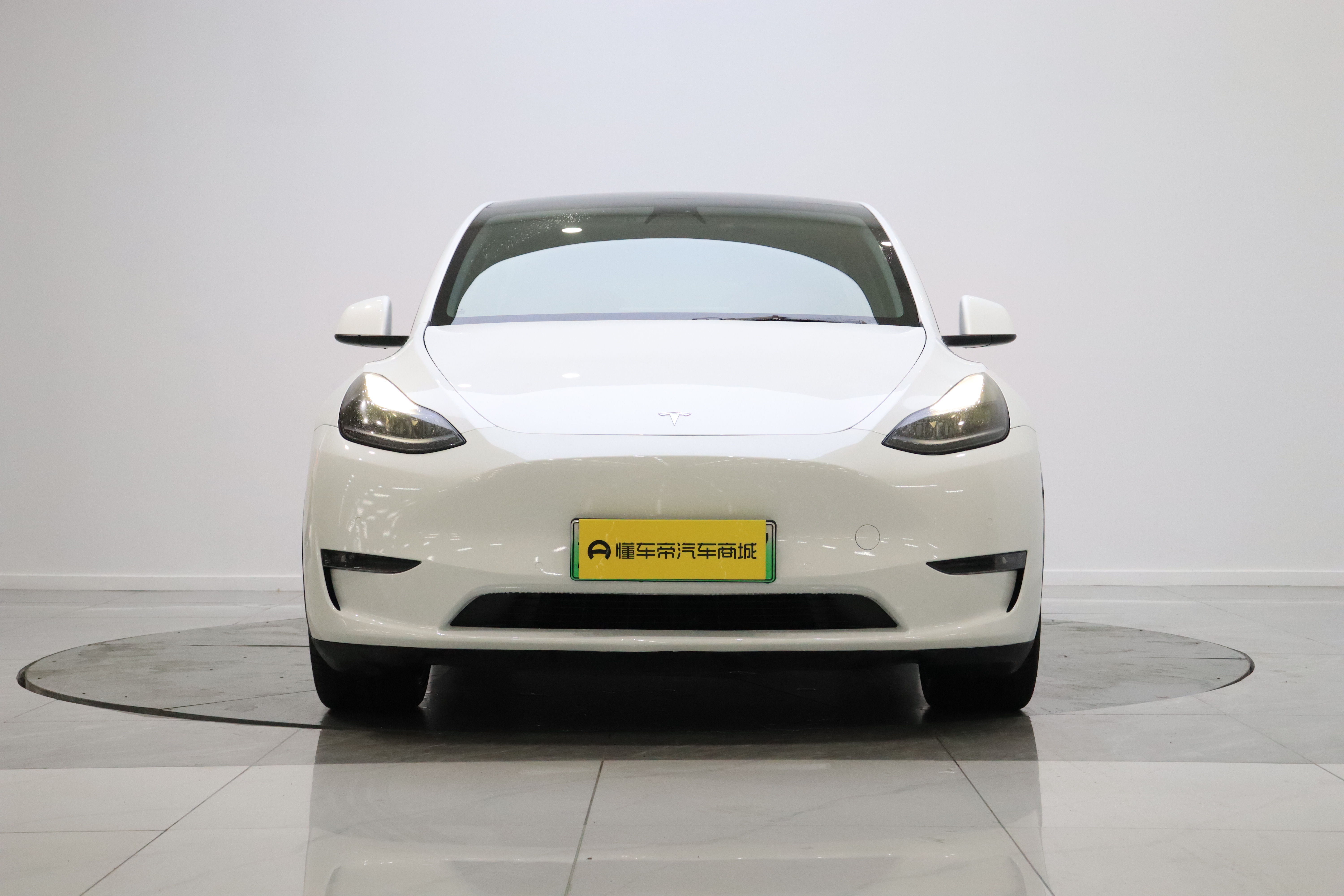Tesla Model Y 2023 #2 Tesla Model Y 2023 car image #2