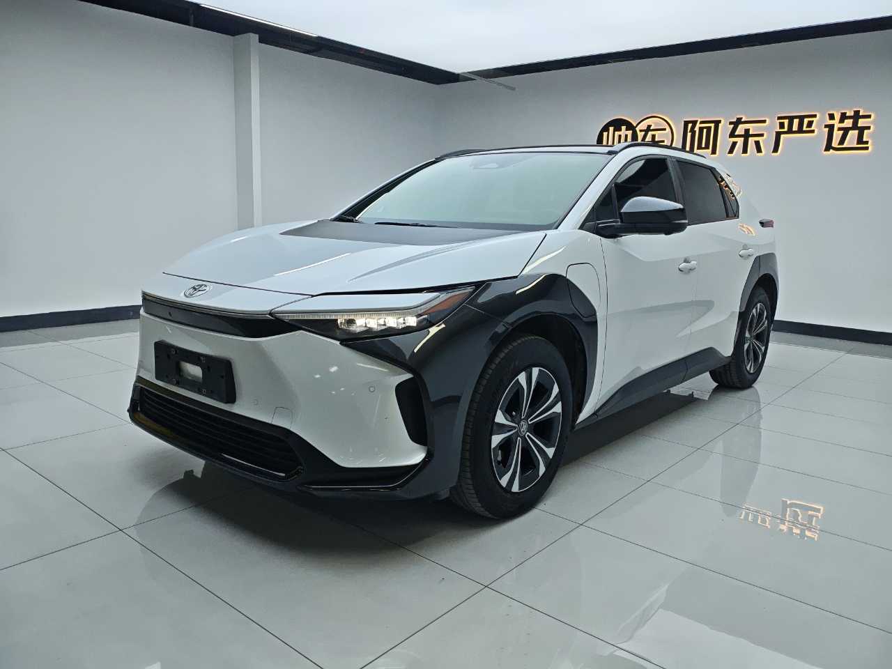 Toyota bZ4X 2023 immagine di auto #2