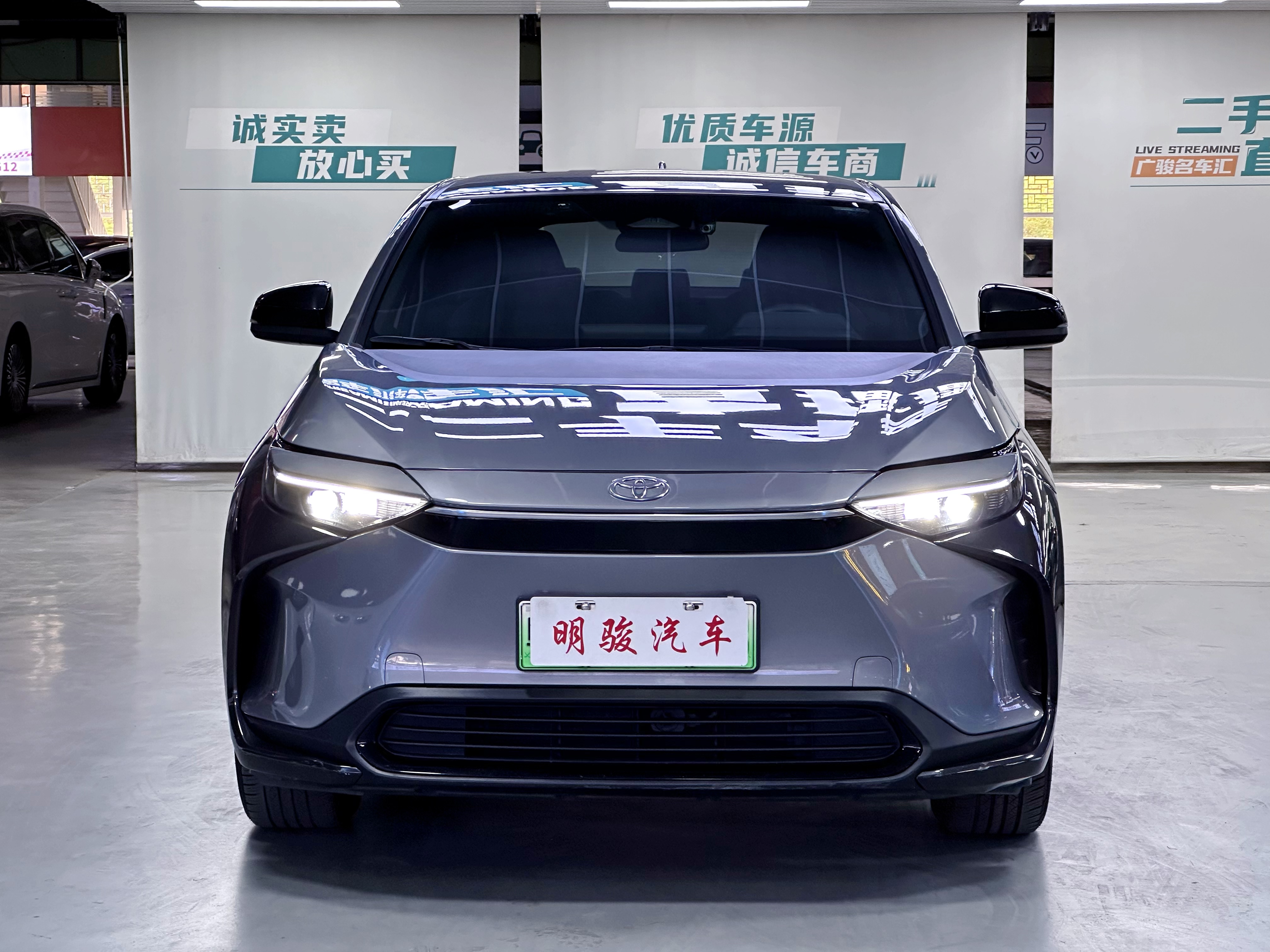 Toyota bZ4X 2023 immagine di auto #2