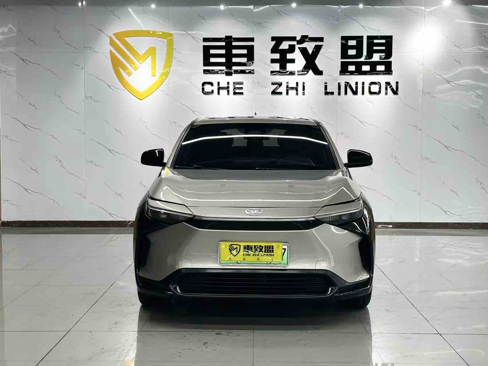 Toyota bZ4X 2022 immagine di auto #2