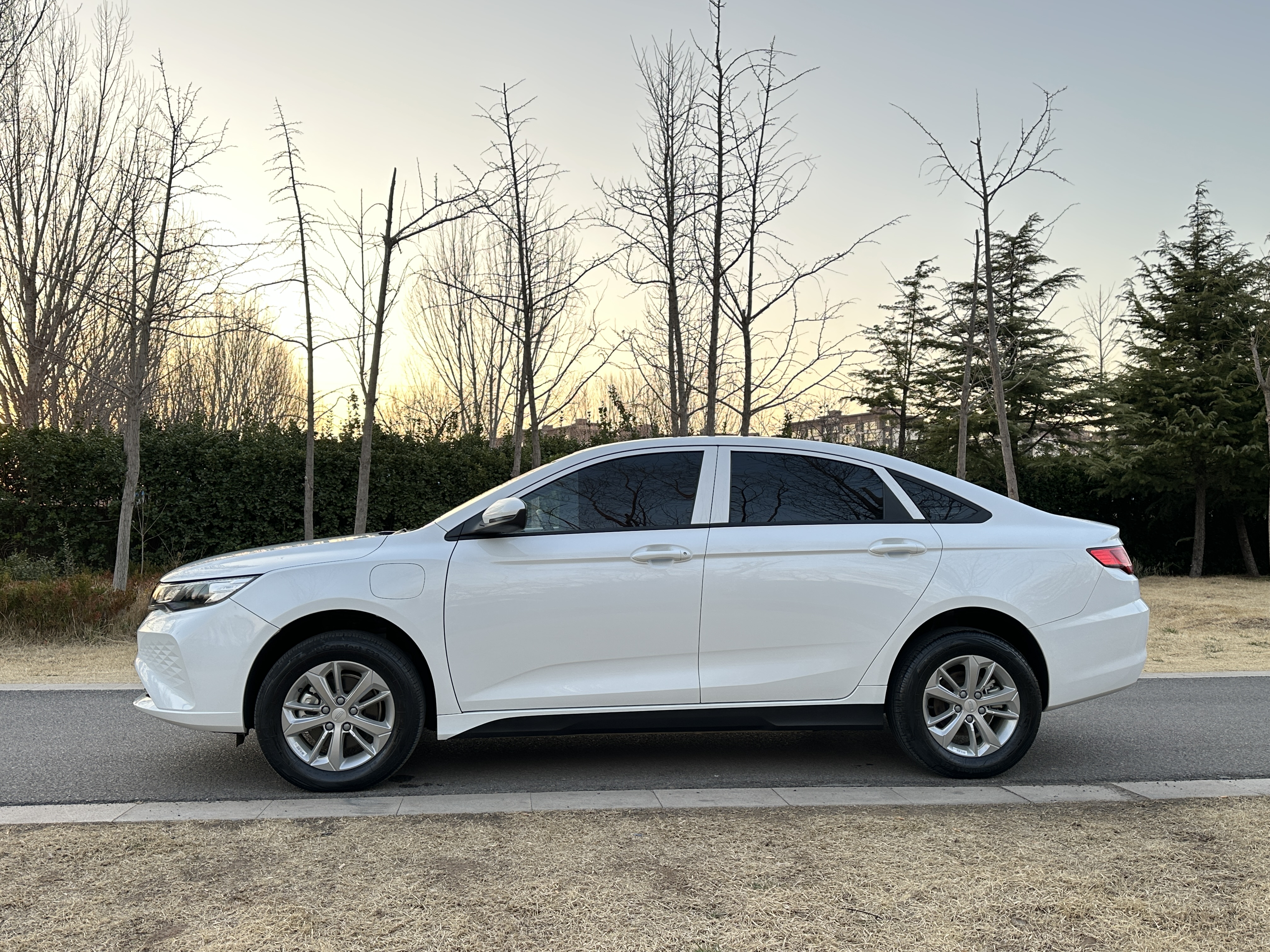 GEELY Emgrand New Energy 2024 car image #2