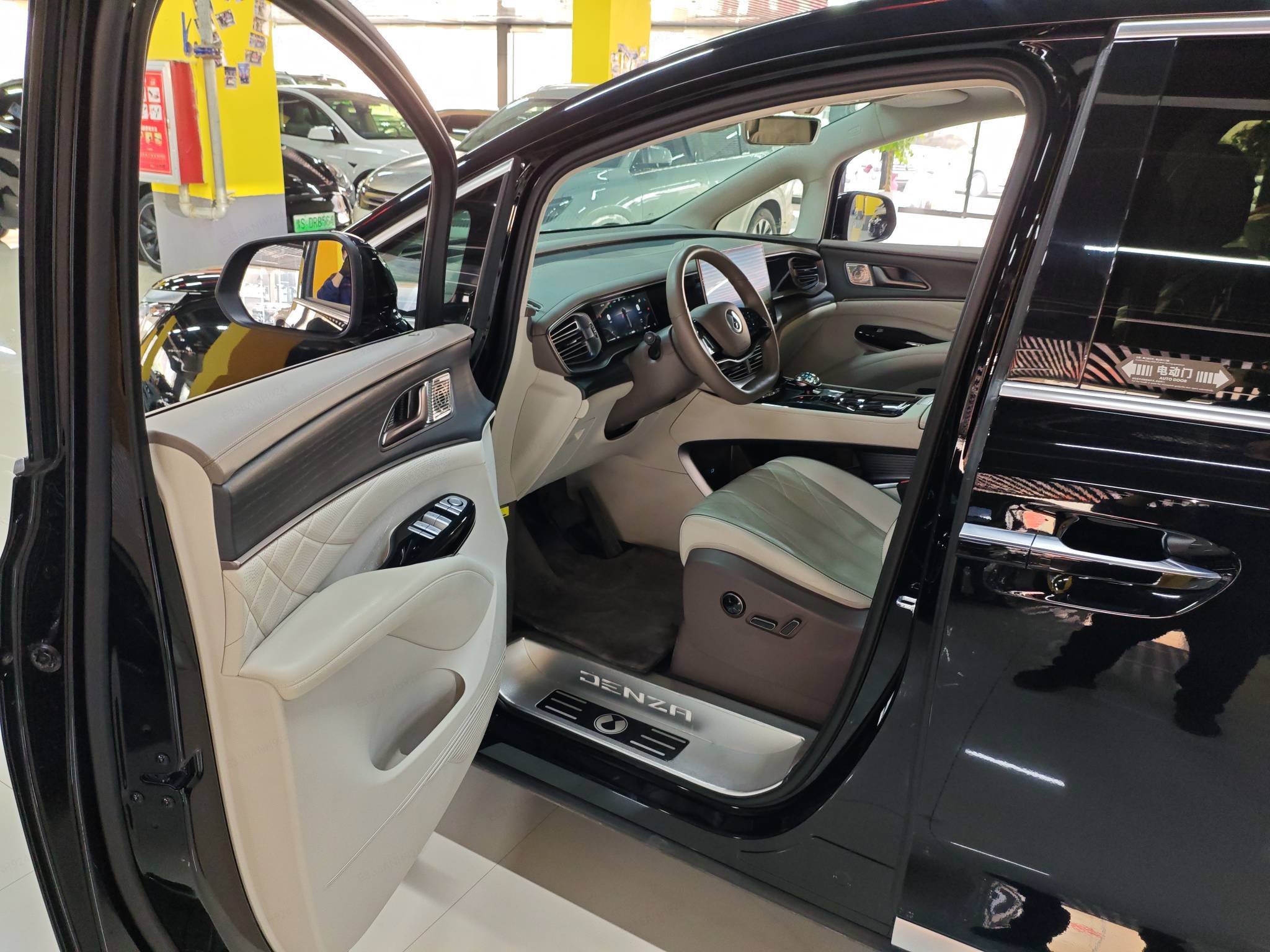 Denza D9 2023 #2 Denza D9 2023 car image #2