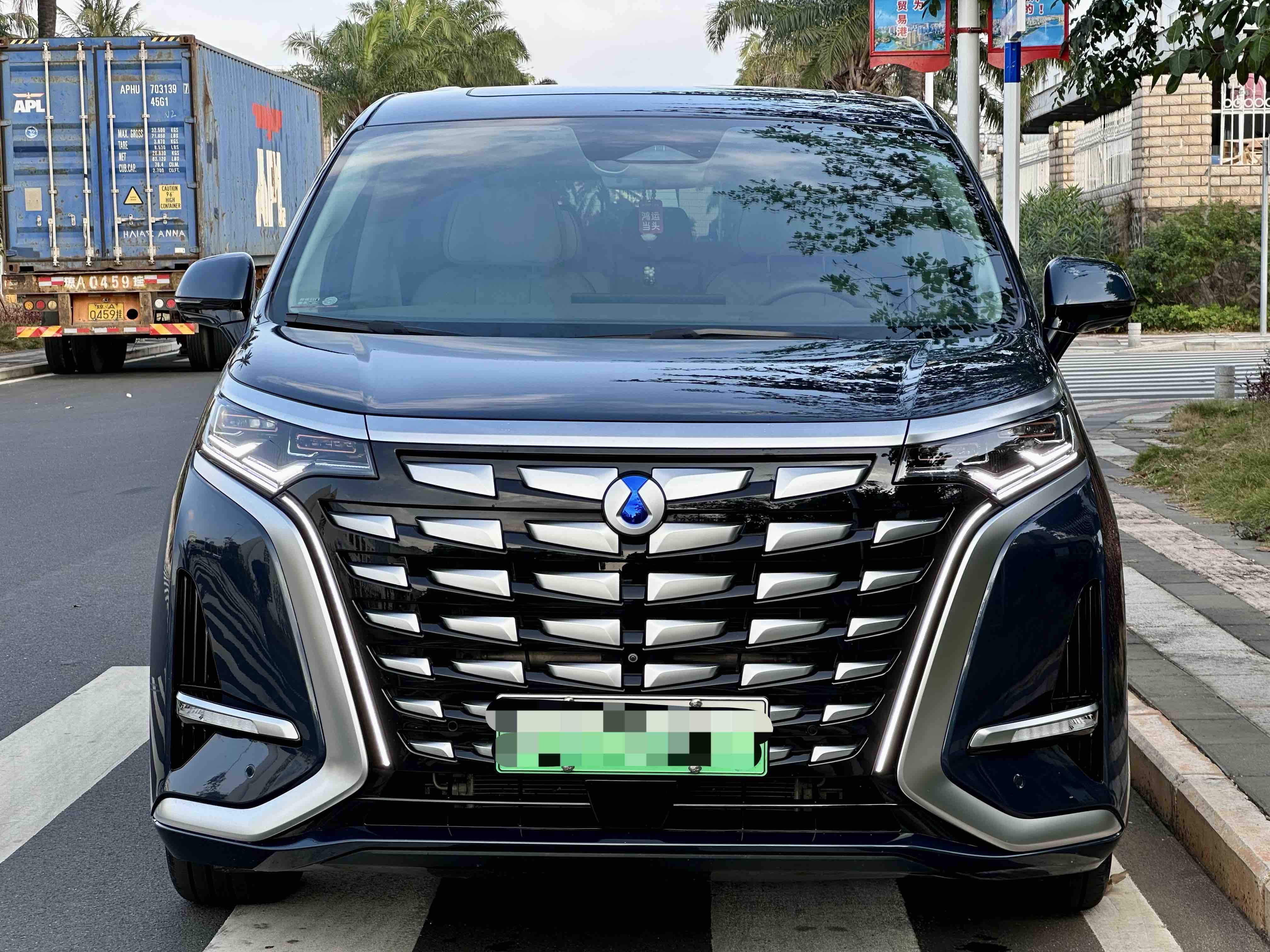 Denza D9 2023 car image #2