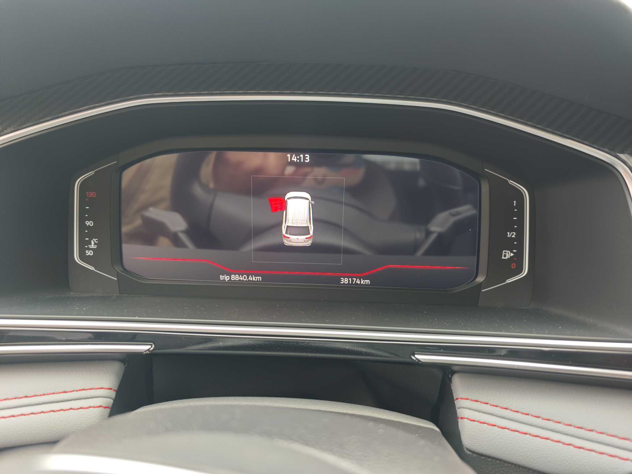 Volkswagen Tiguan L 2023 car image #2