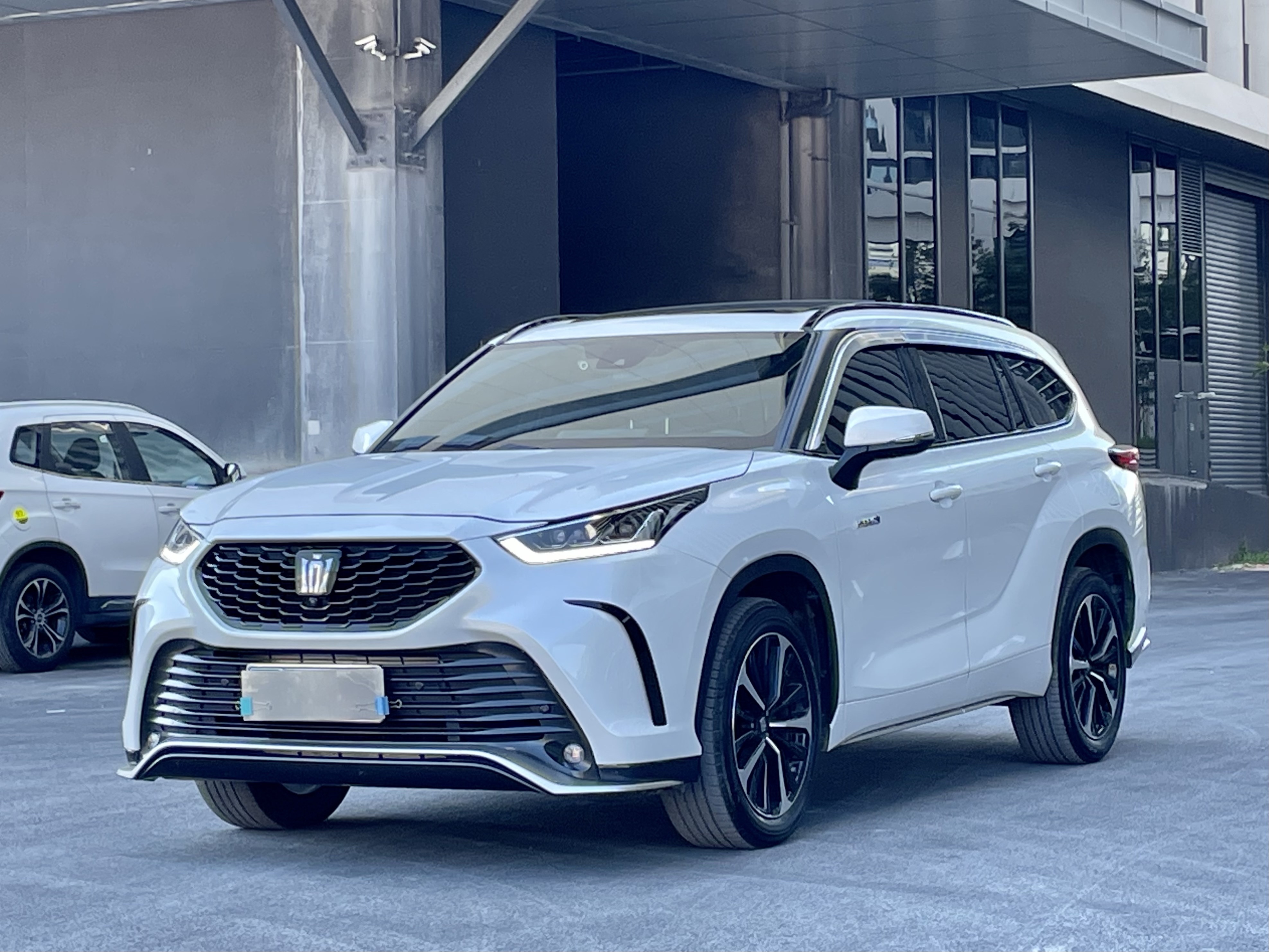 Toyota Crown Kluger 2023 car image #2