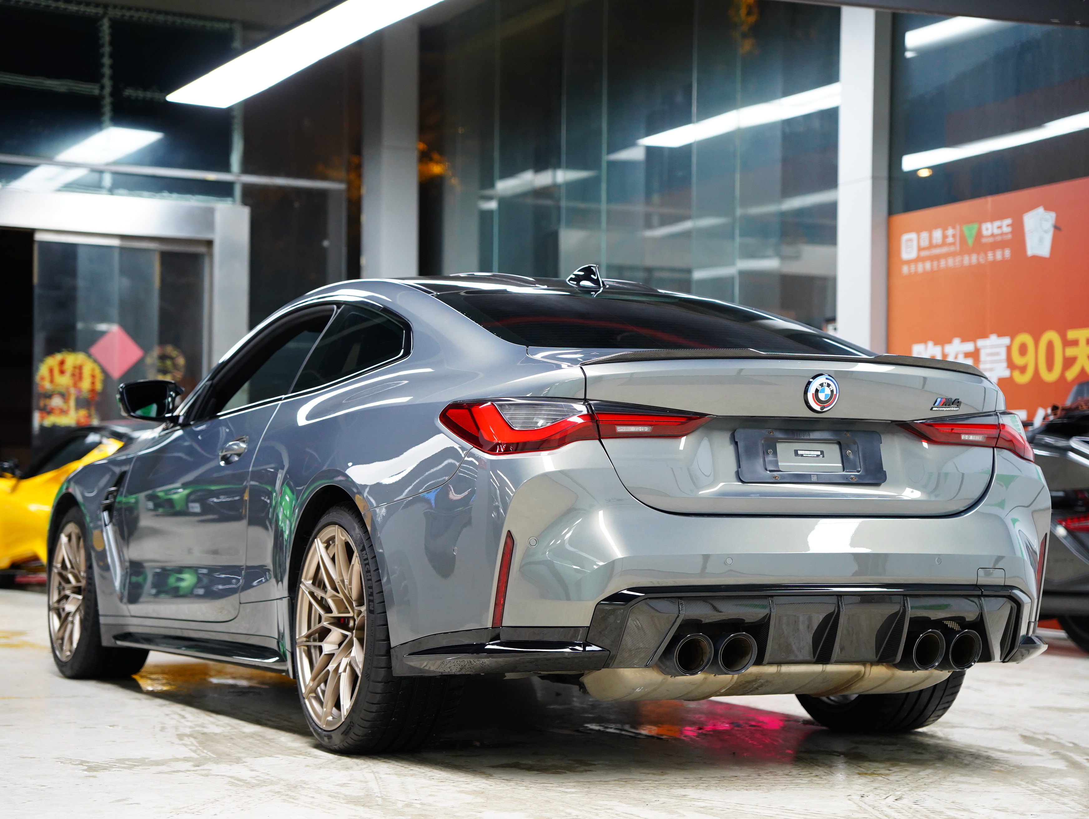 BMW M4 2023 car image #2